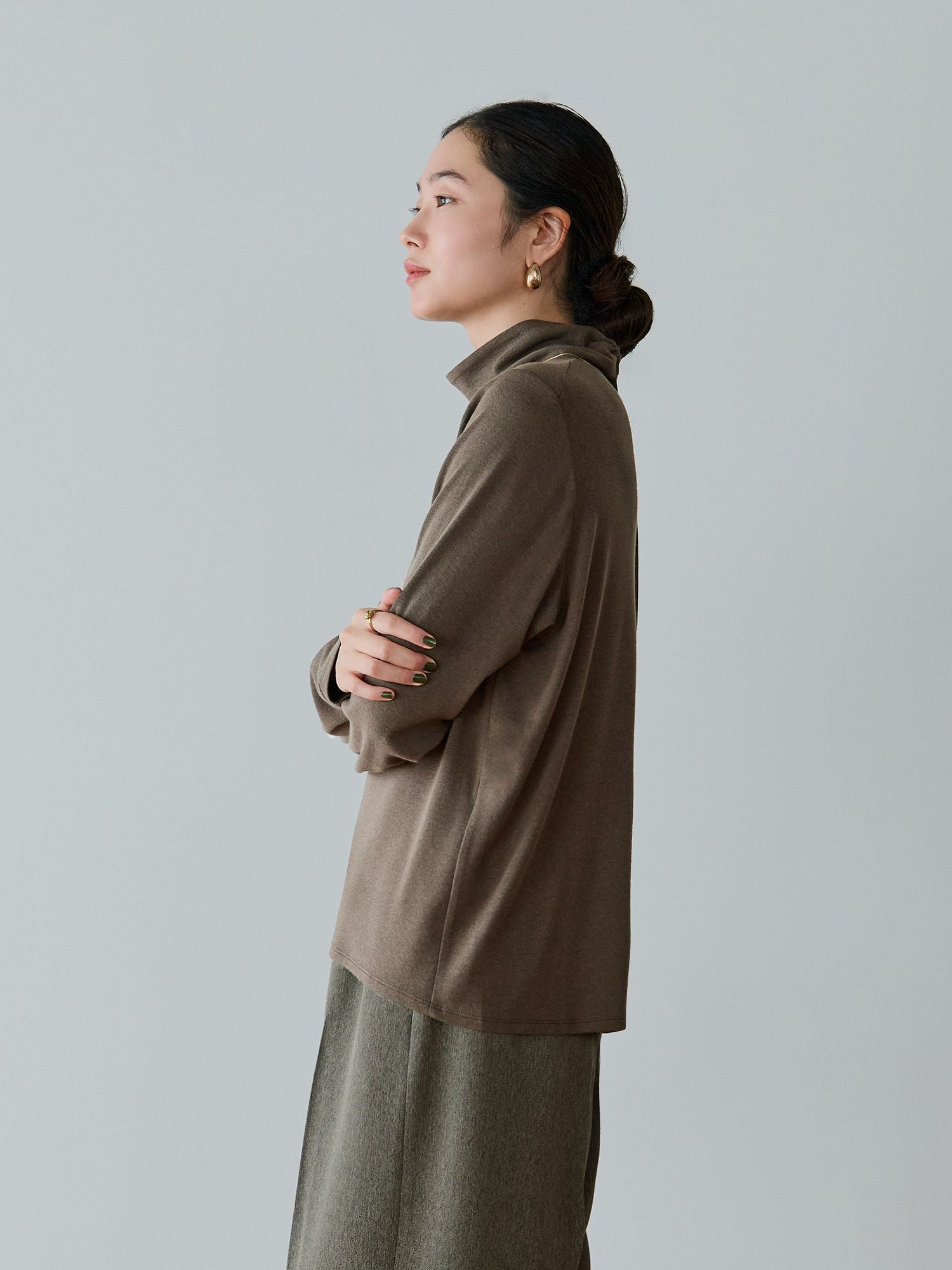 crewre online store / バックドロストハイネックトップス