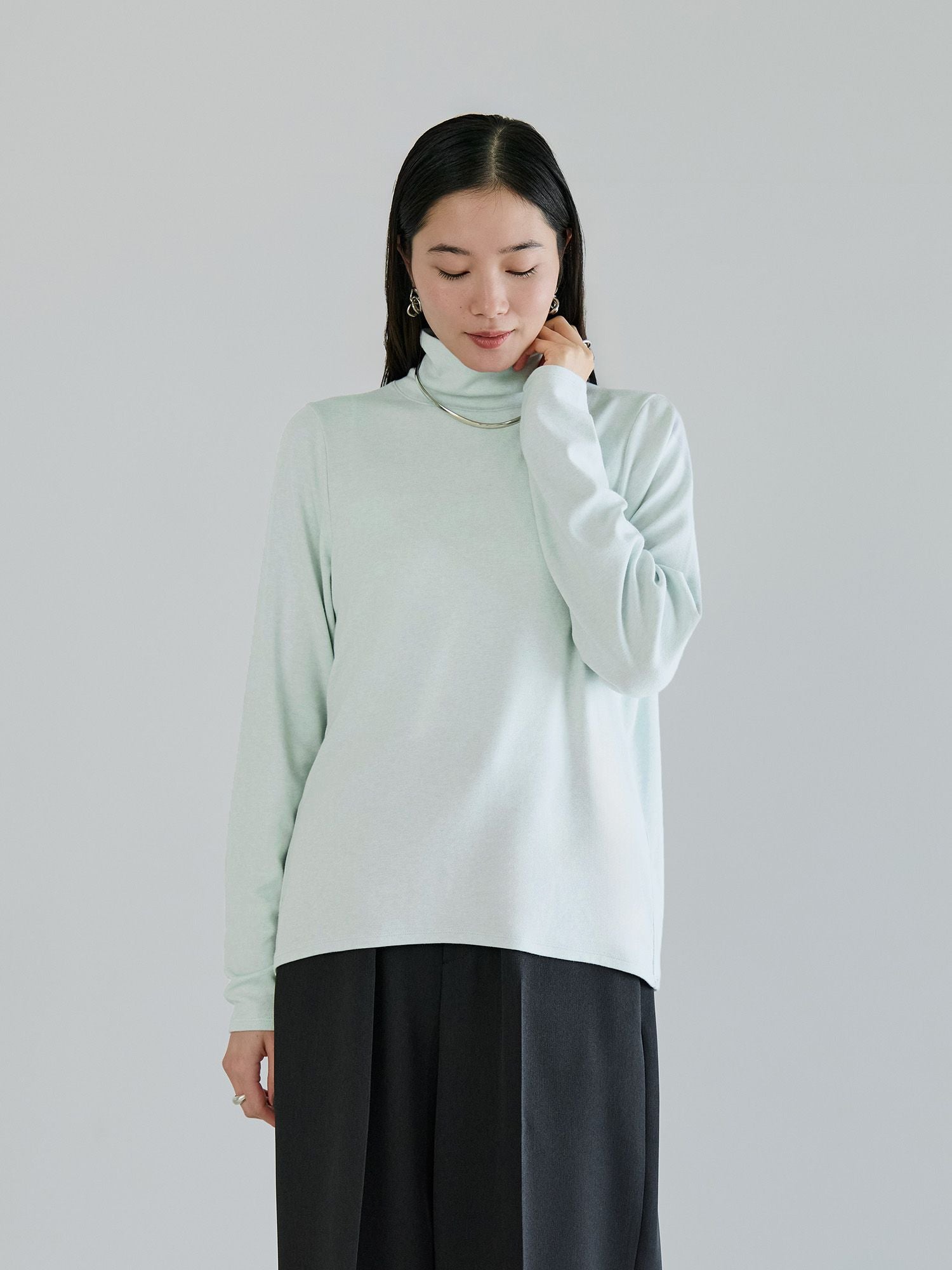 crewre online store / バックドロストハイネックトップス