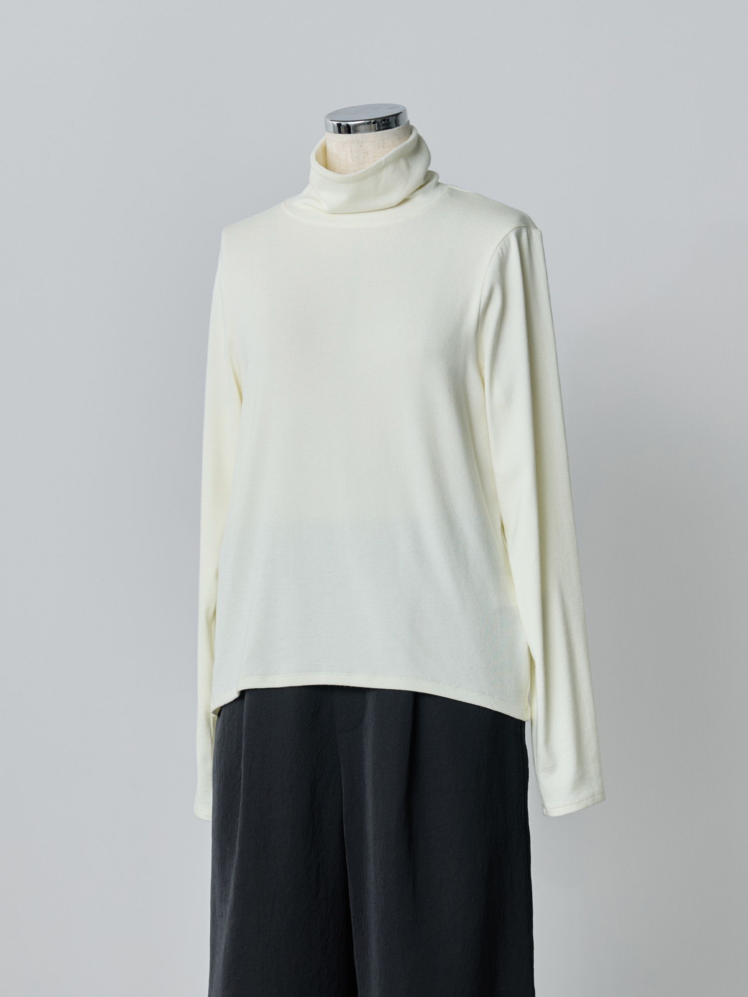 バックドロストハイネックトップス