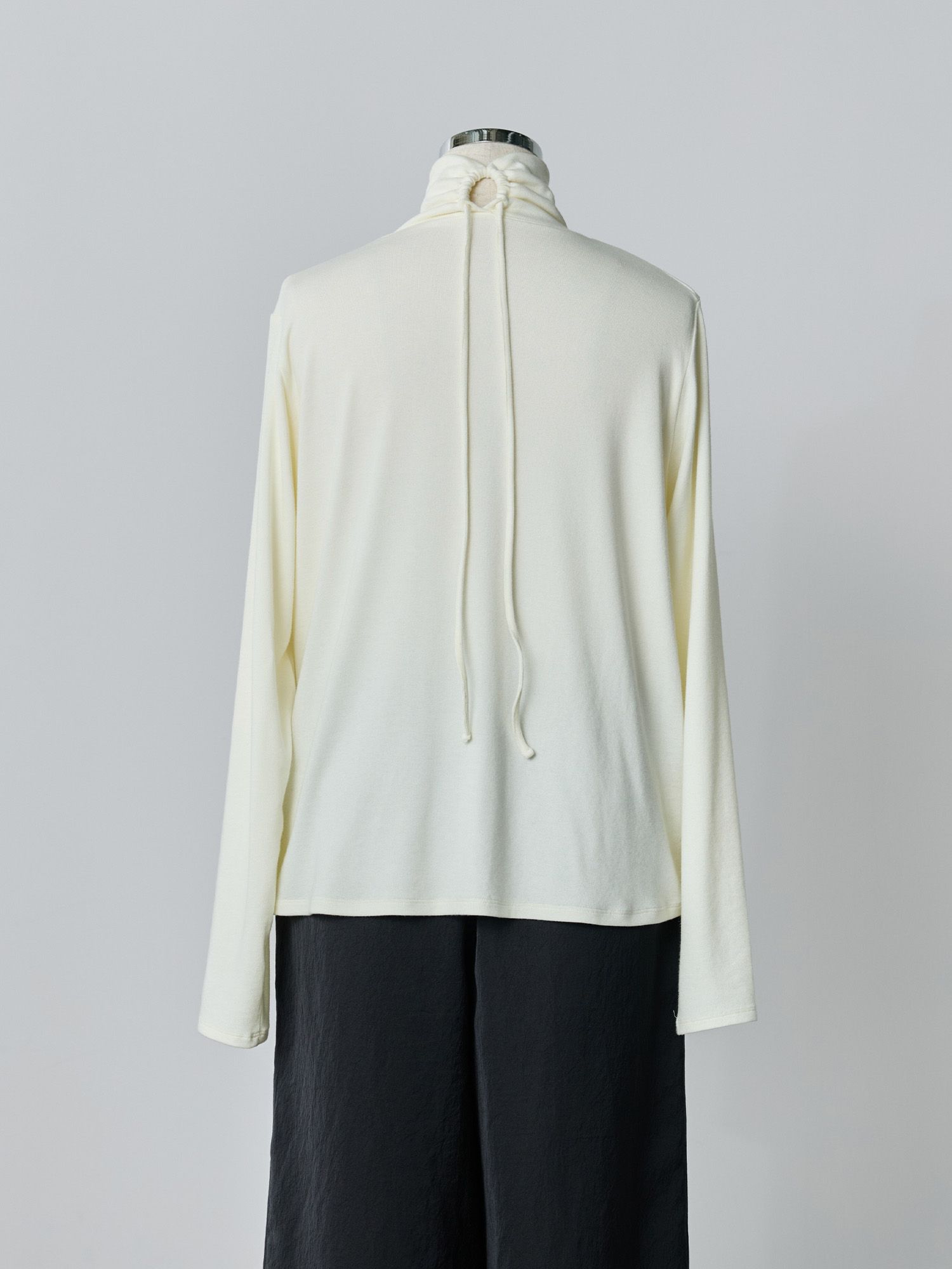 crewre バックドロストハイネックトップス　オフホワイト　サイズ2 crewre online store / バックドロストハイネックトップス