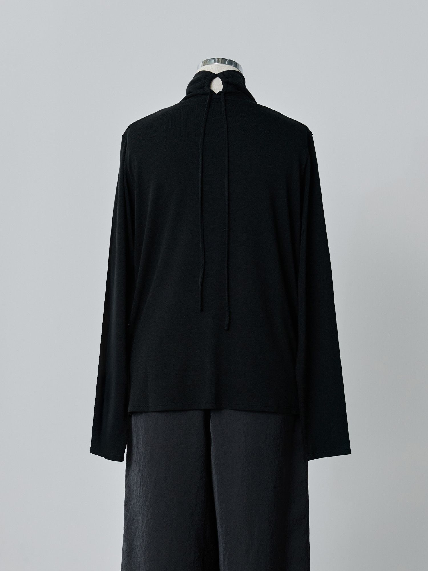 バックドロストハイネックトップス