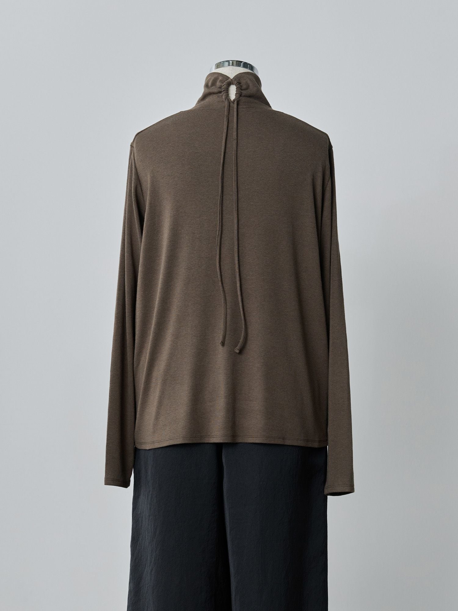 バックドロストハイネックトップス