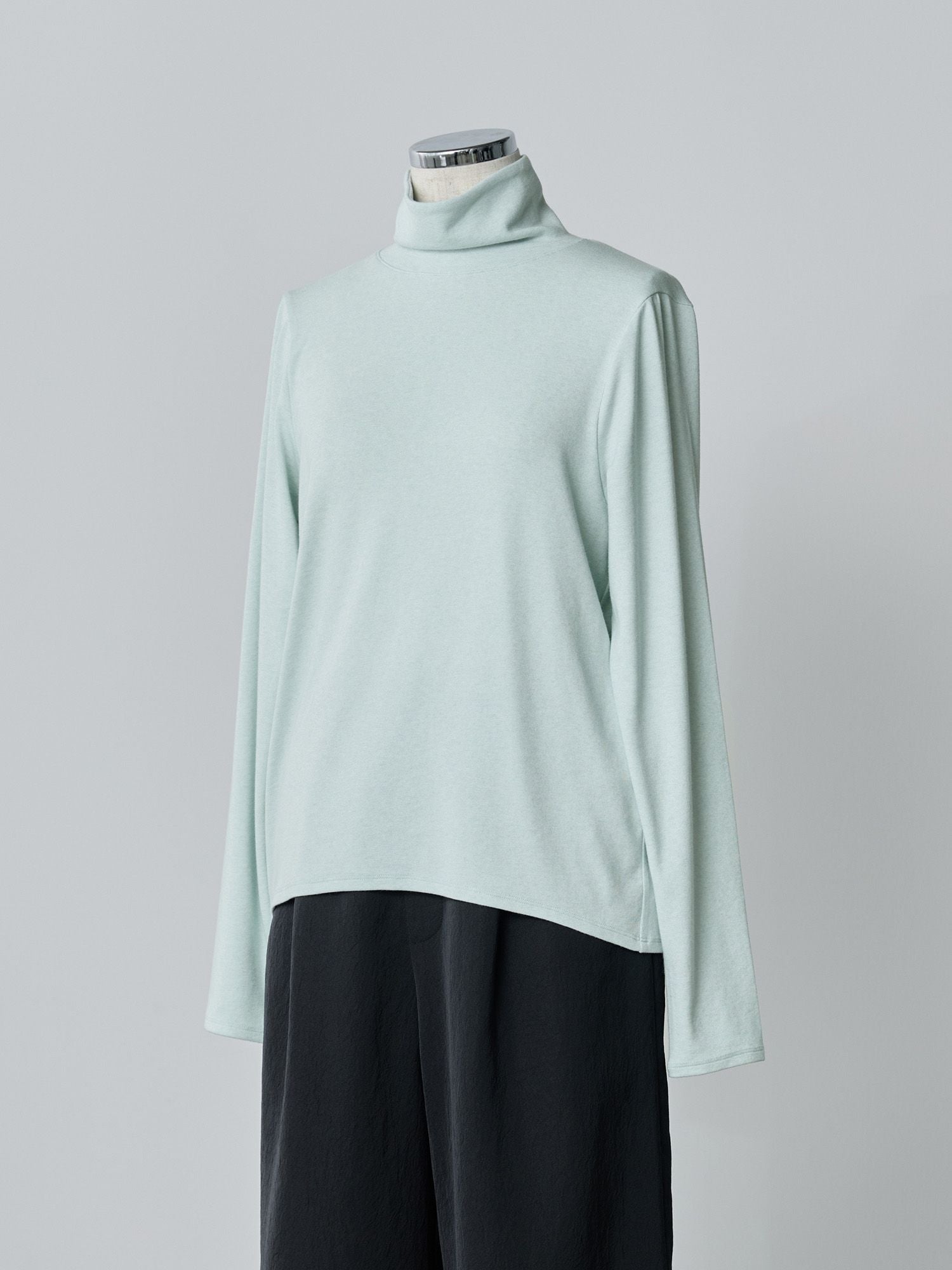 バックドロストハイネックトップス