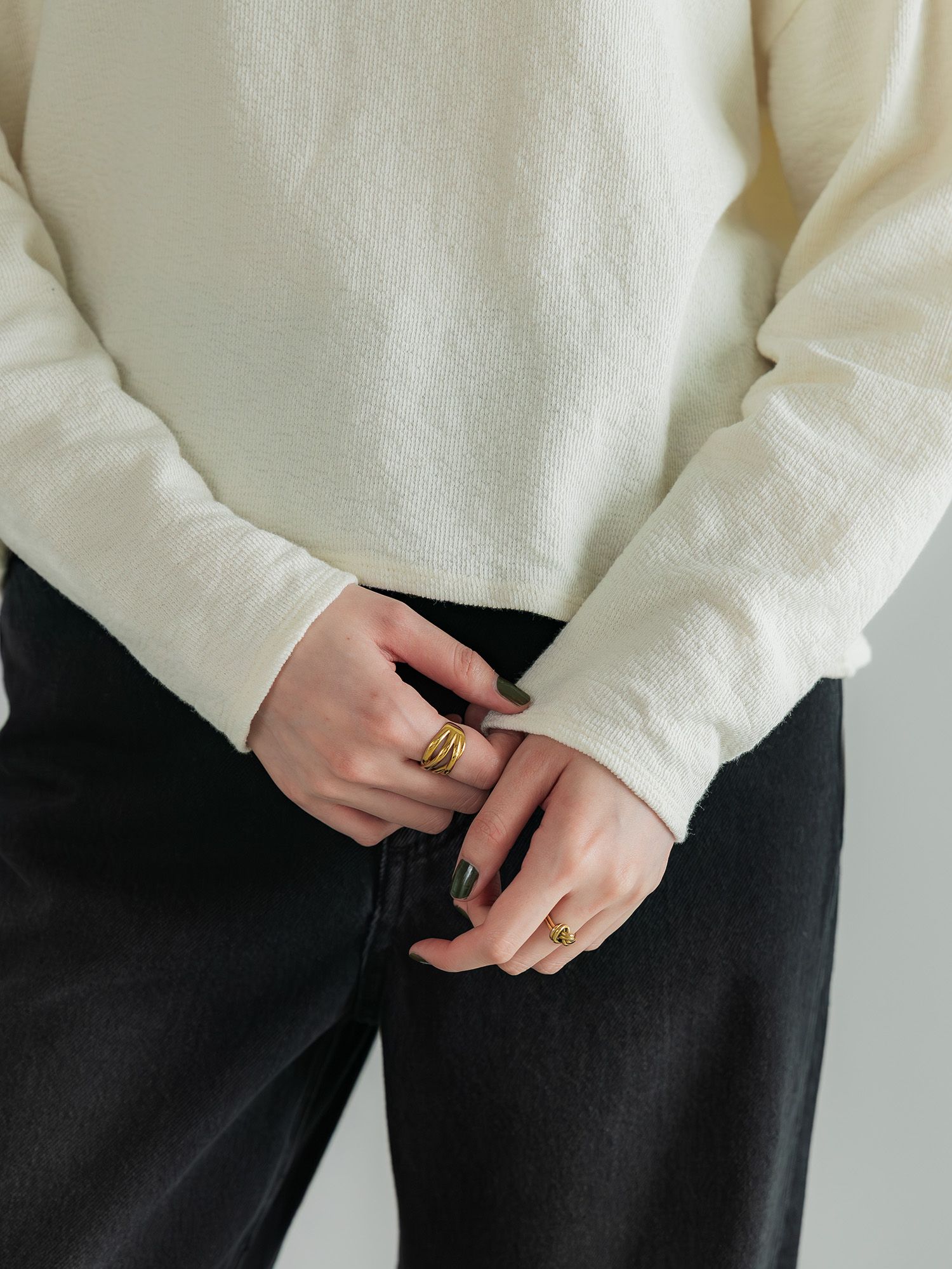 H168 B77 W60 H86 / 着用サイズ : size2