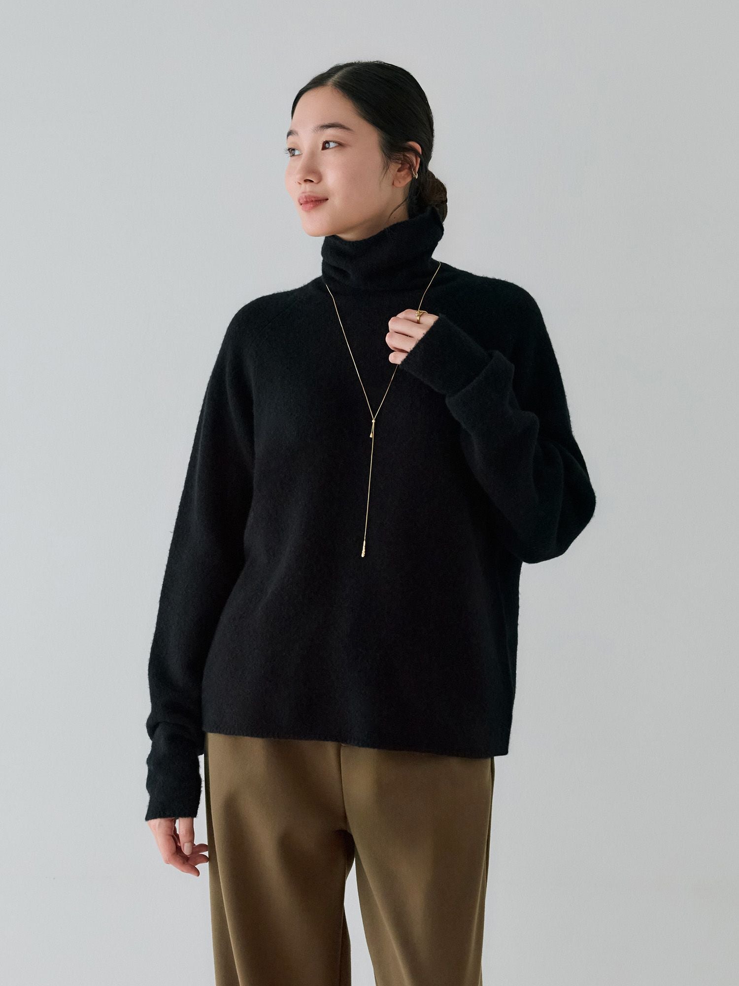 H168 B77 W60 H86 / 着用サイズ : size3