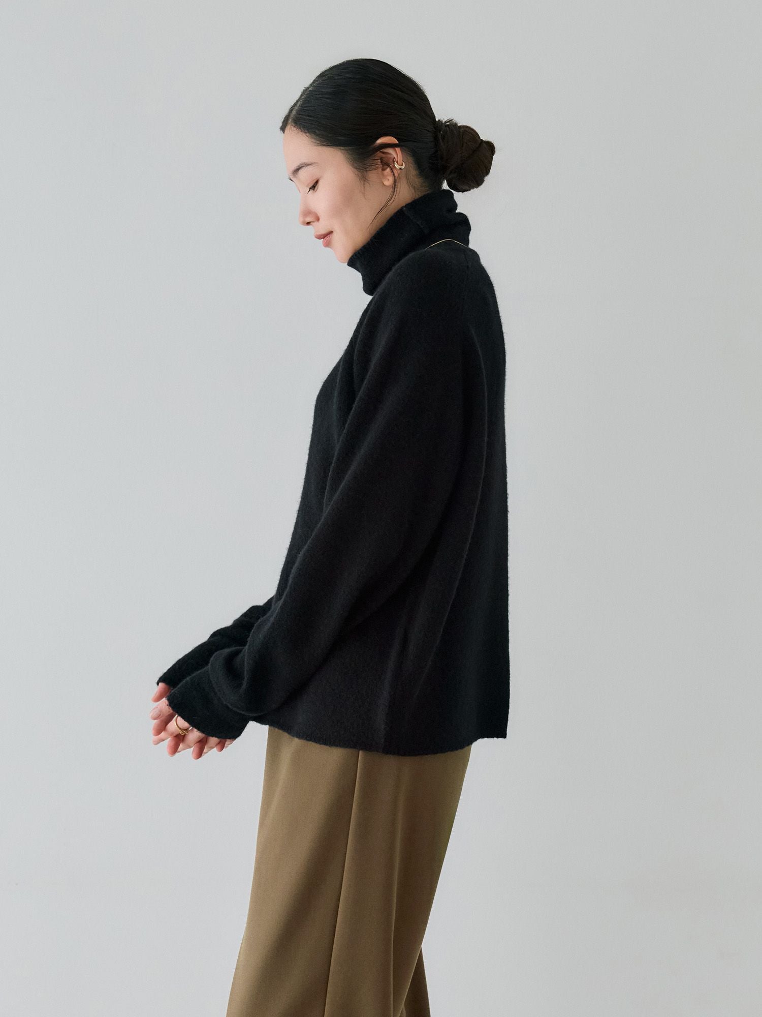 H168 B77 W60 H86 / 着用サイズ : size3