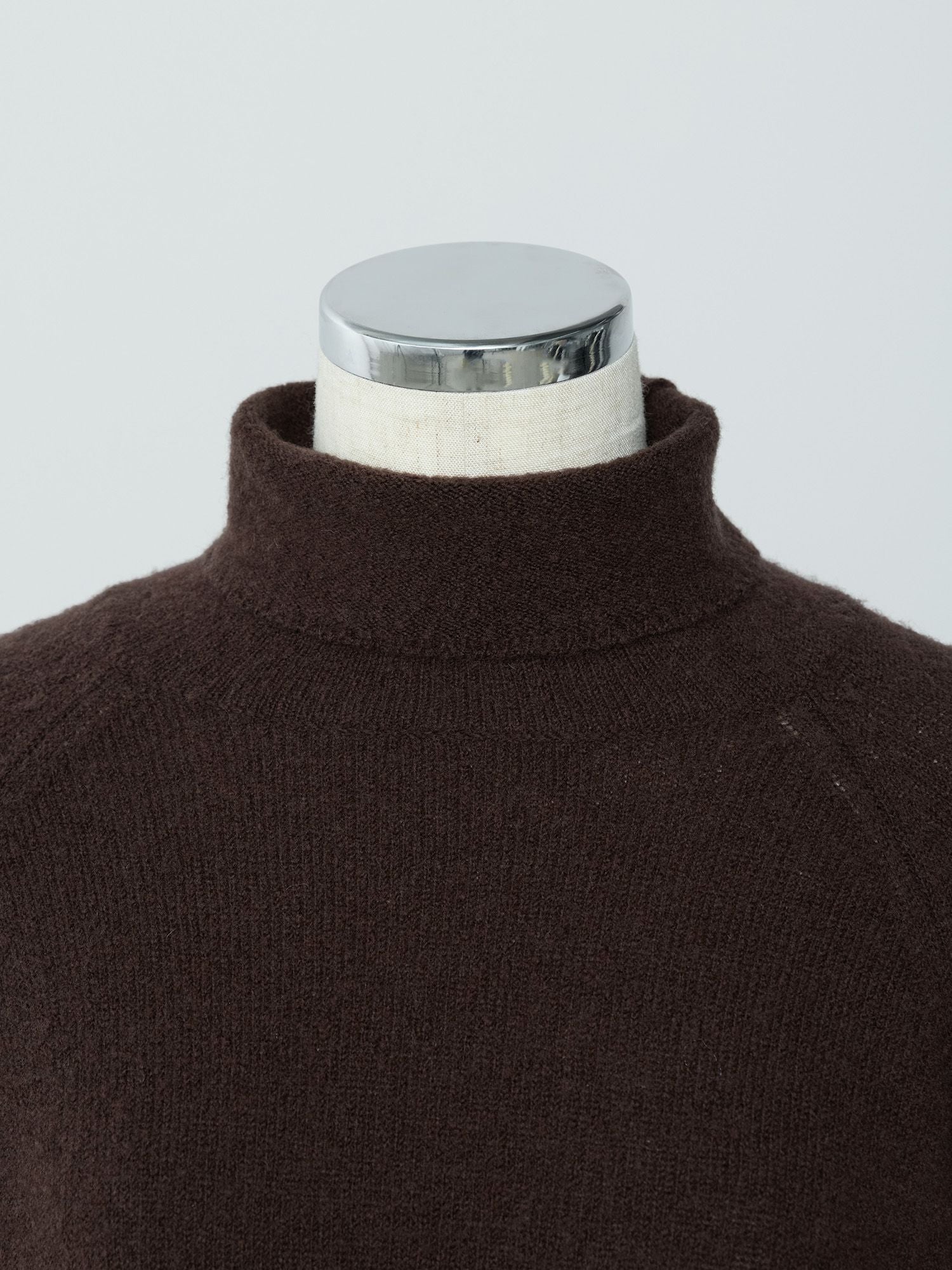 ウールリヨセルハイネックニット