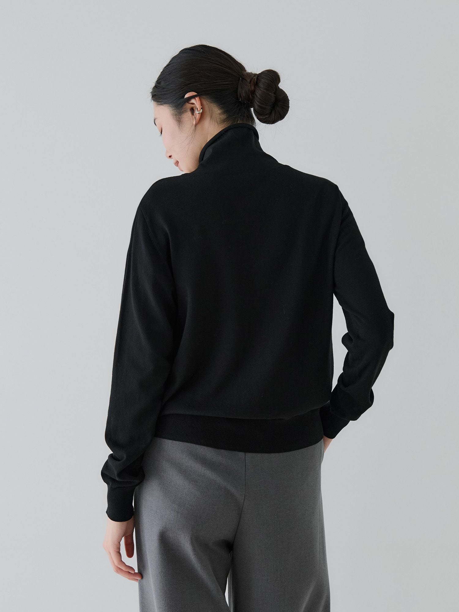 H168 B77 W60 H86 / 着用サイズ : size2