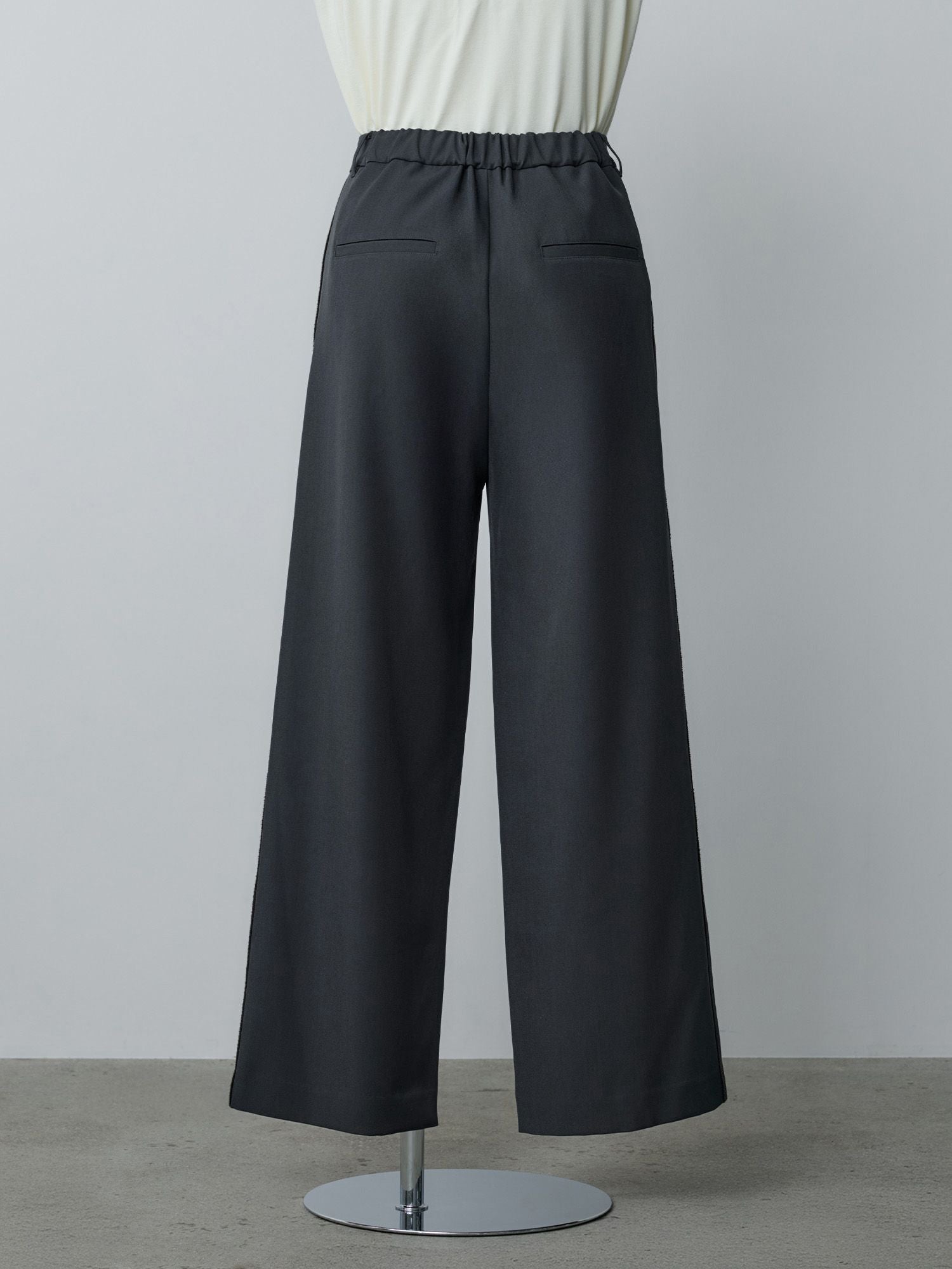 サイドシームニットラインスラックス