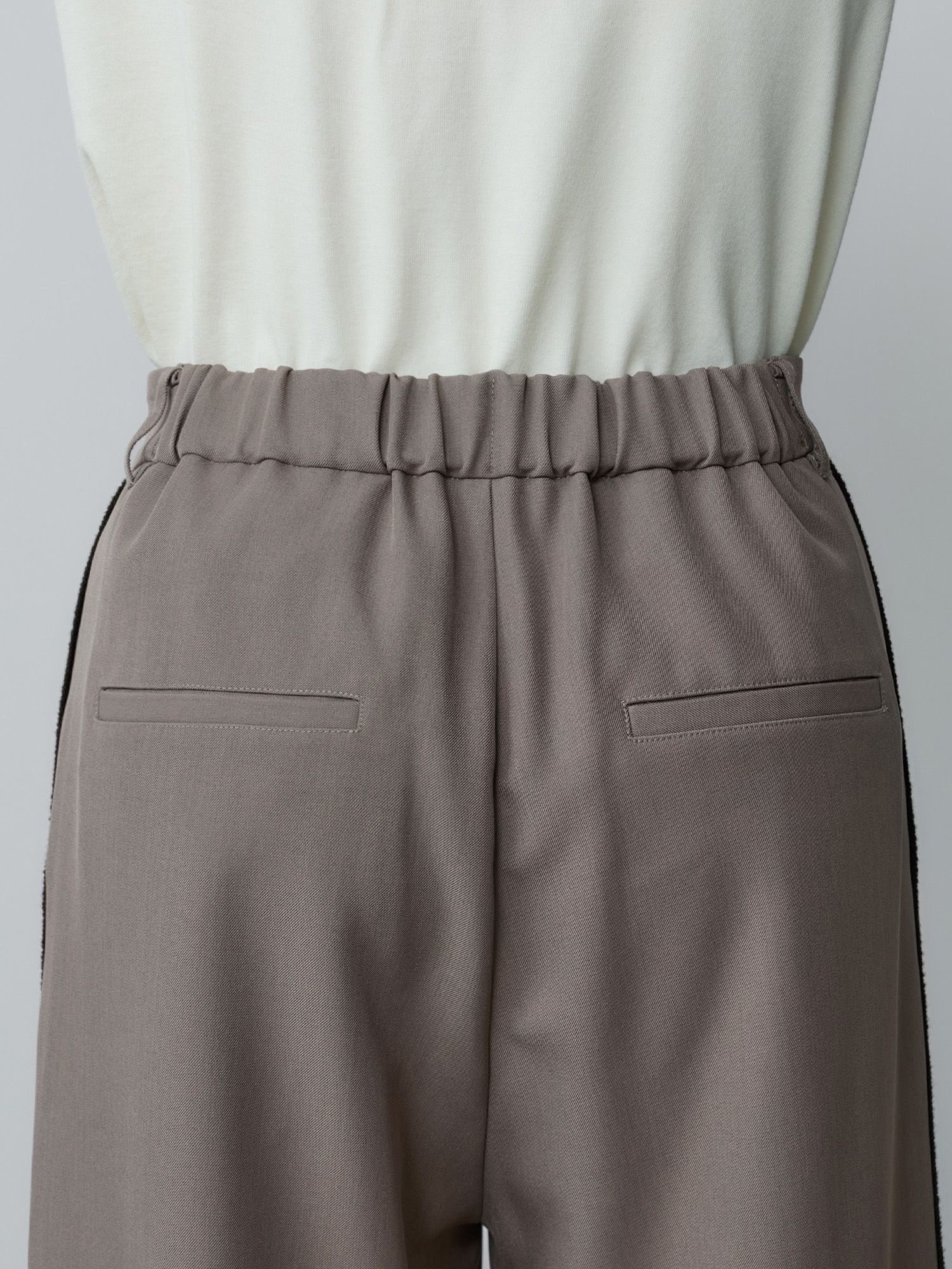 サイドシームニットラインスラックス