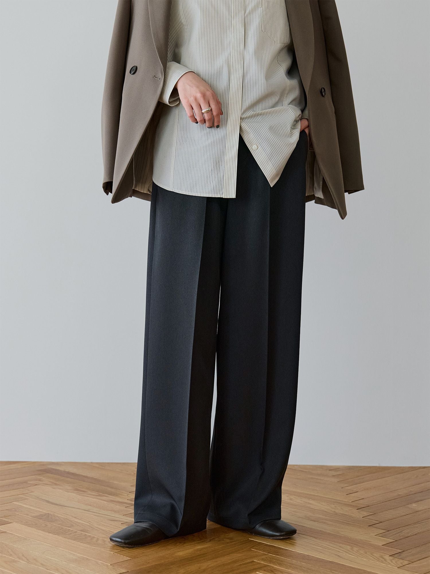 H168 B77 W60 H86 / 着用サイズ : サンプル