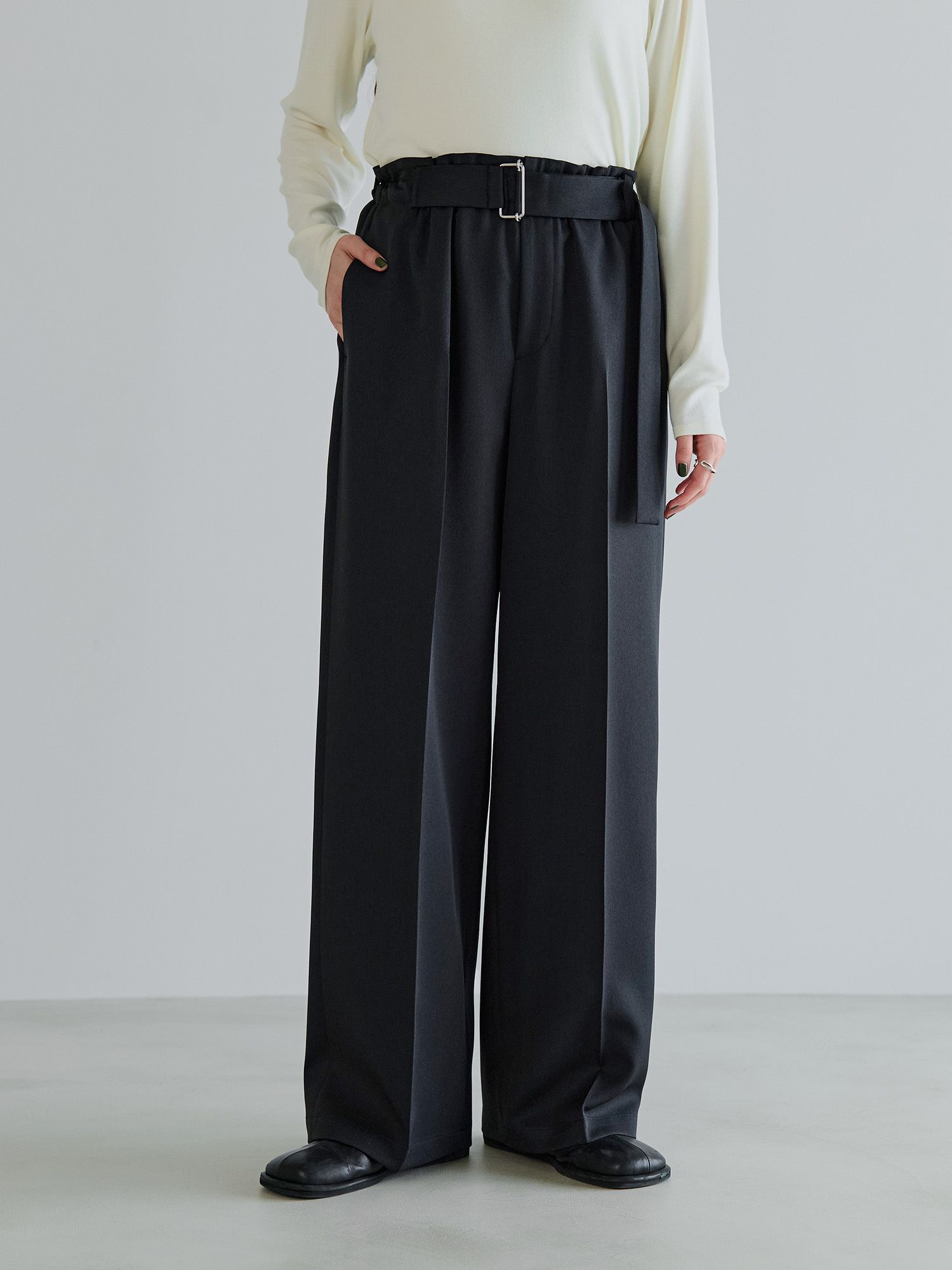 H168 B77 W60 H86 / 着用サイズ : サンプル