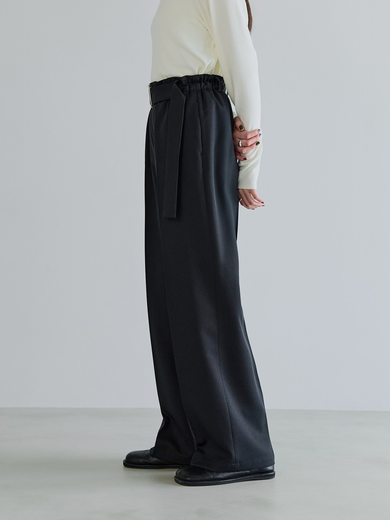 H168 B77 W60 H86 / 着用サイズ : サンプル