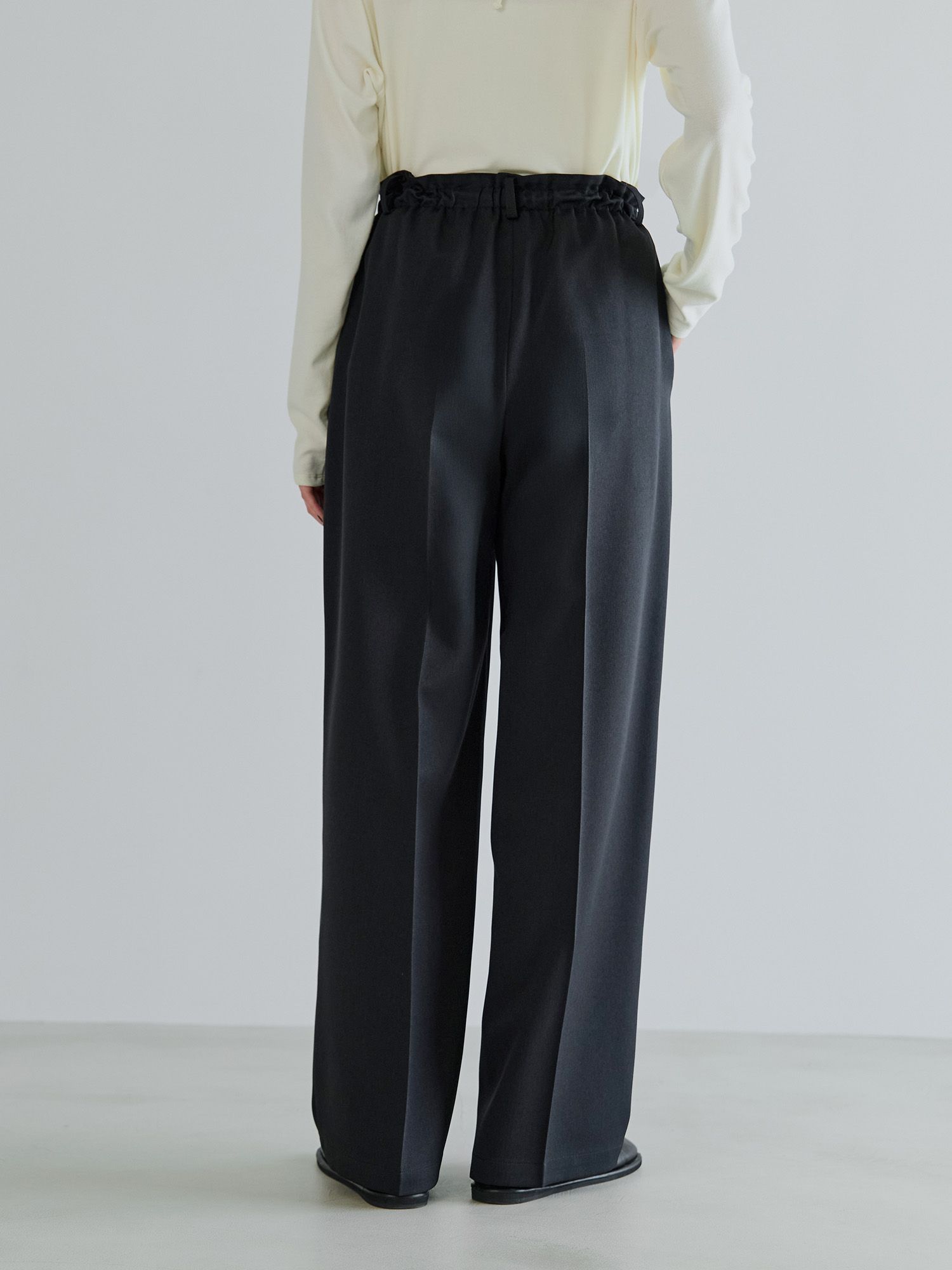 H168 B77 W60 H86 / 着用サイズ : サンプル