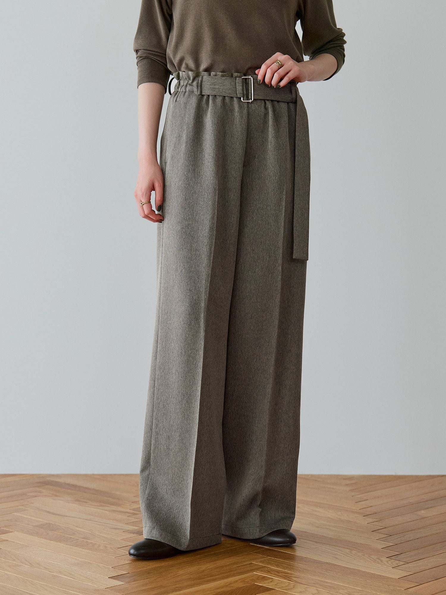 H168 B77 W60 H86 / 着用サイズ : サンプル