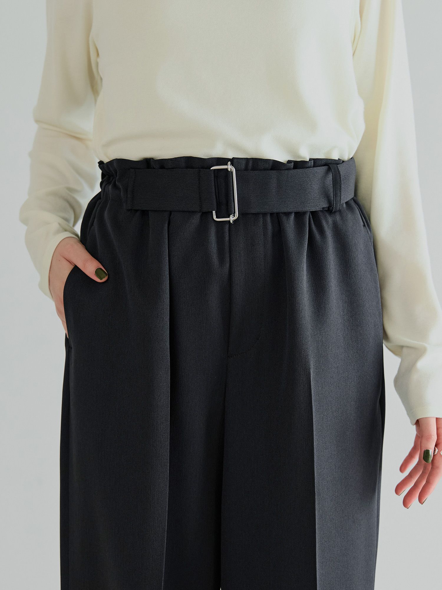 H168 B77 W60 H86 / 着用サイズ : サンプル