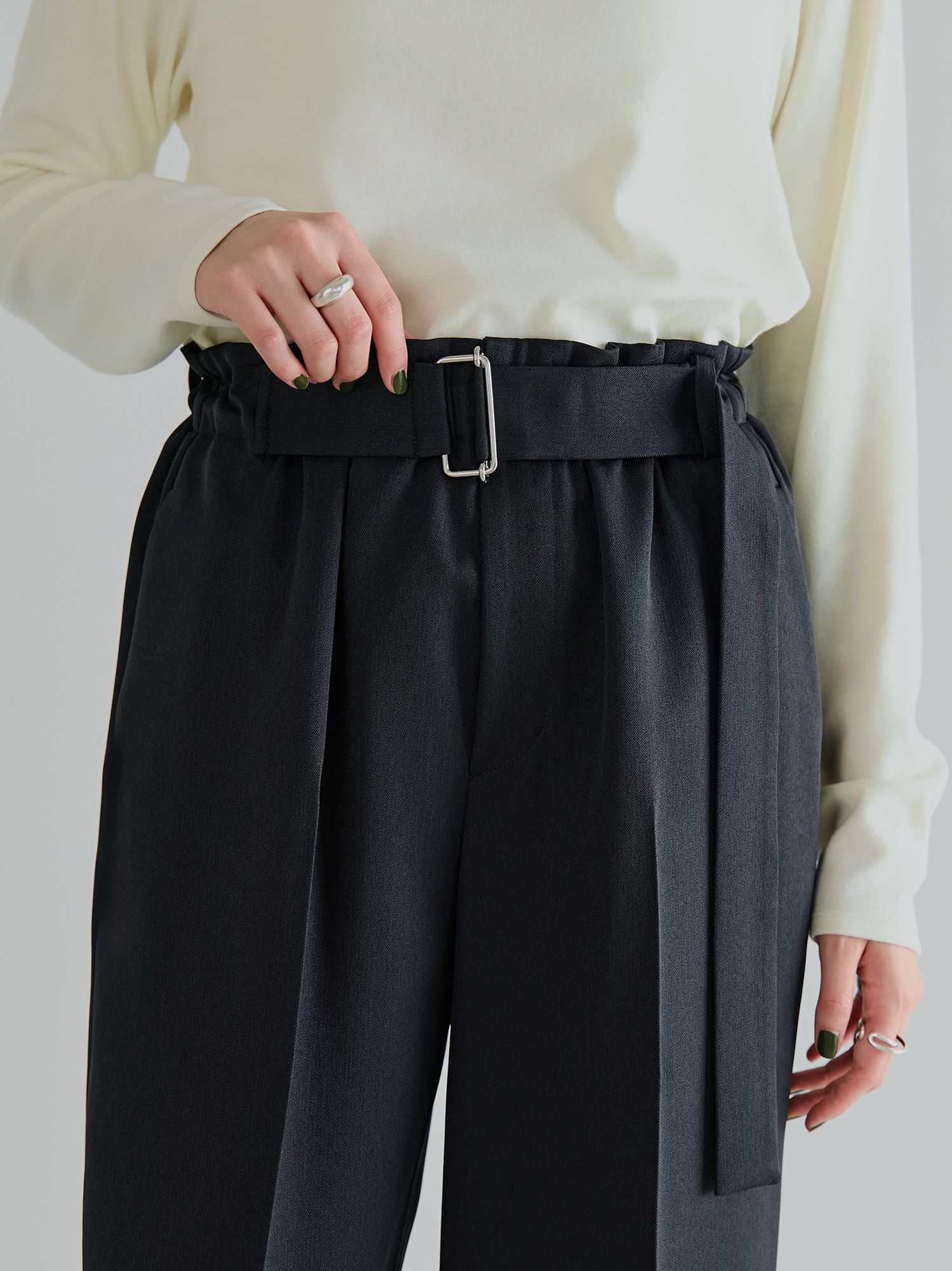 H168 B77 W60 H86 / 着用サイズ : サンプル