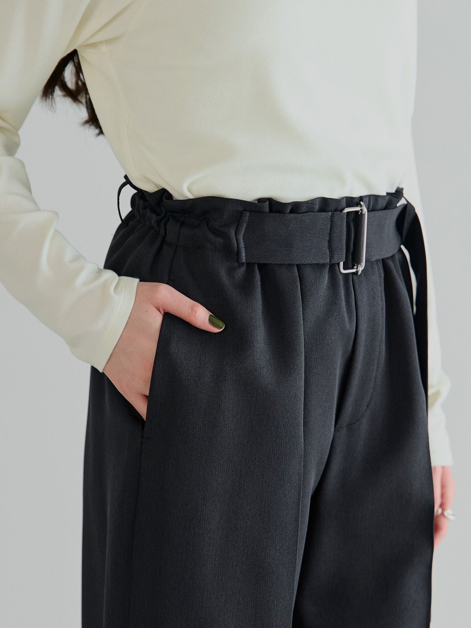 H168 B77 W60 H86 / 着用サイズ : サンプル