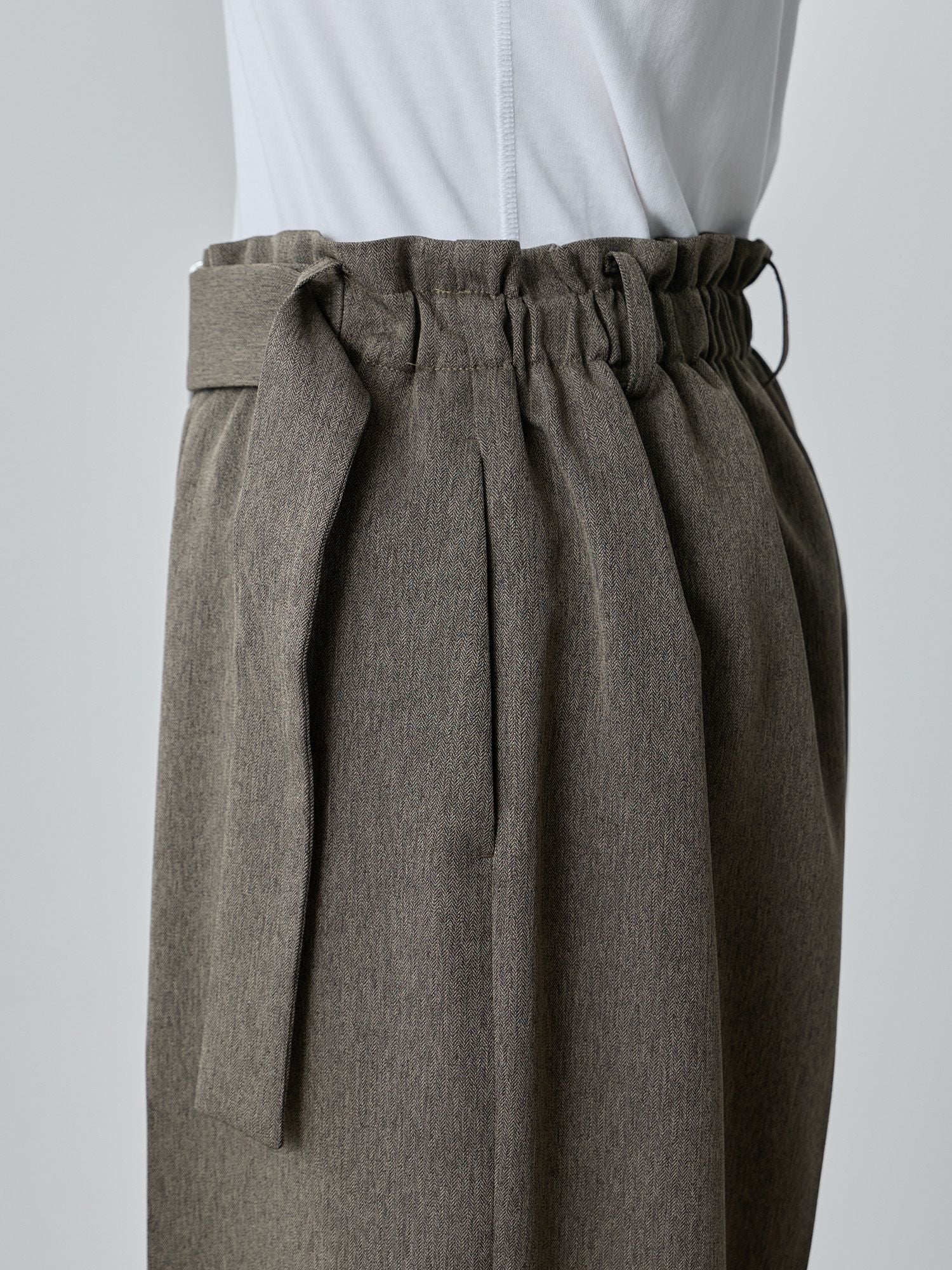 フリーウエストベルテッドパンツ