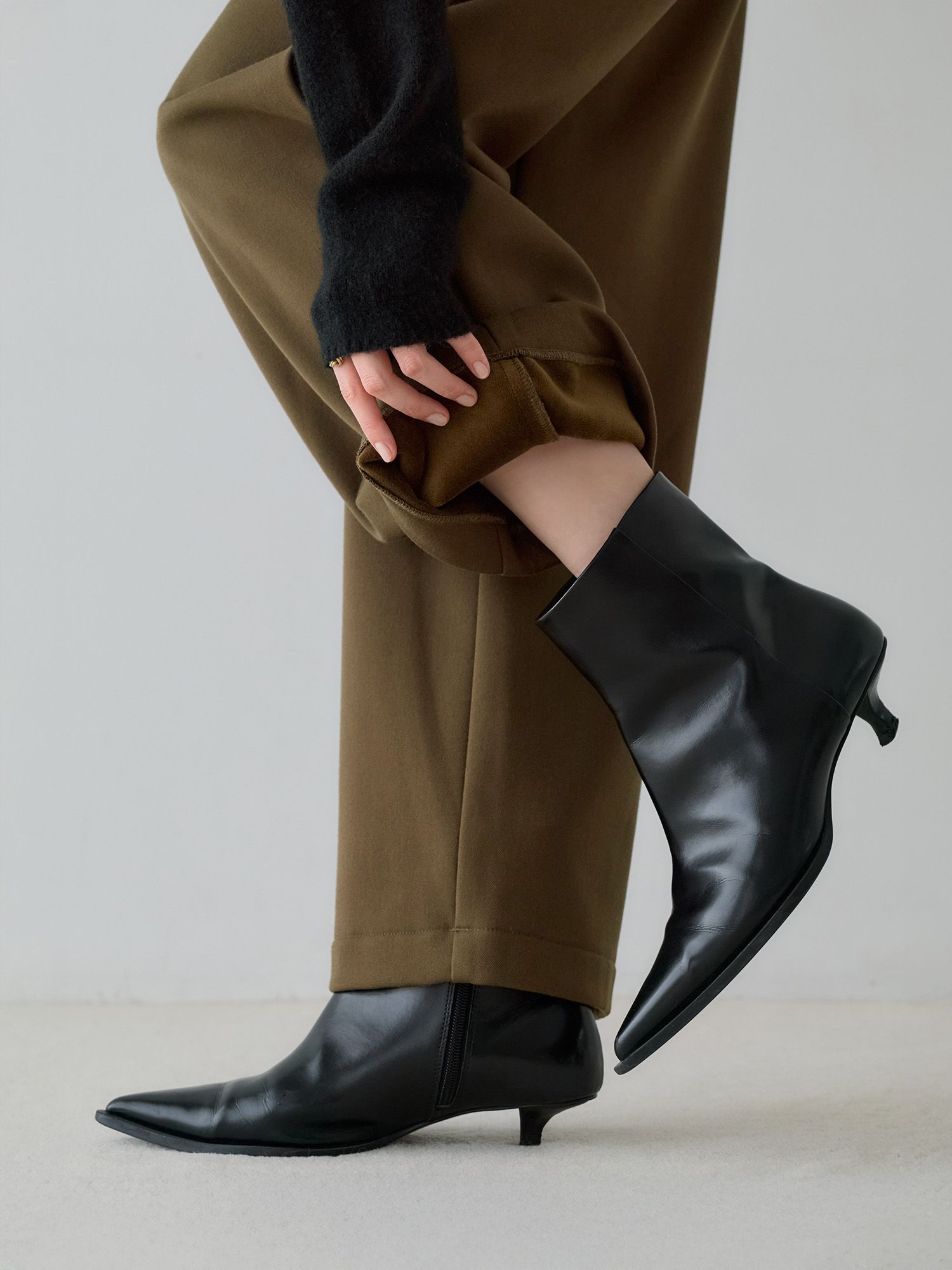 H168 B77 W60 H86 / 着用サイズ : サンプル