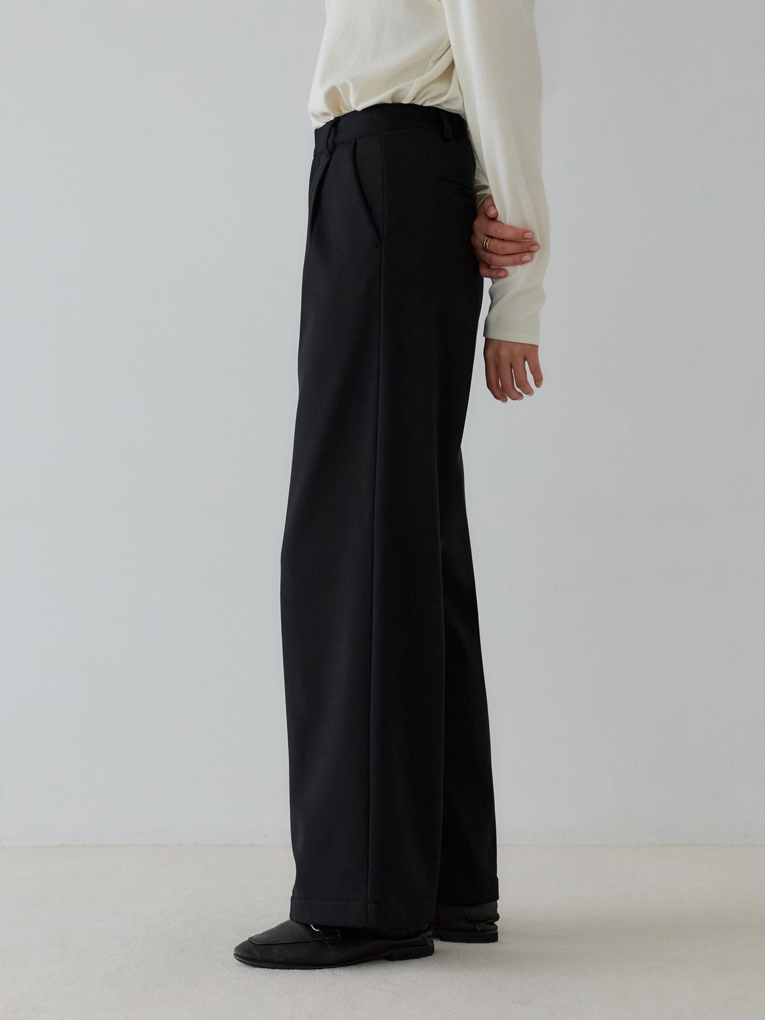 H168 B77 W60 H86 / 着用サイズ : サンプル