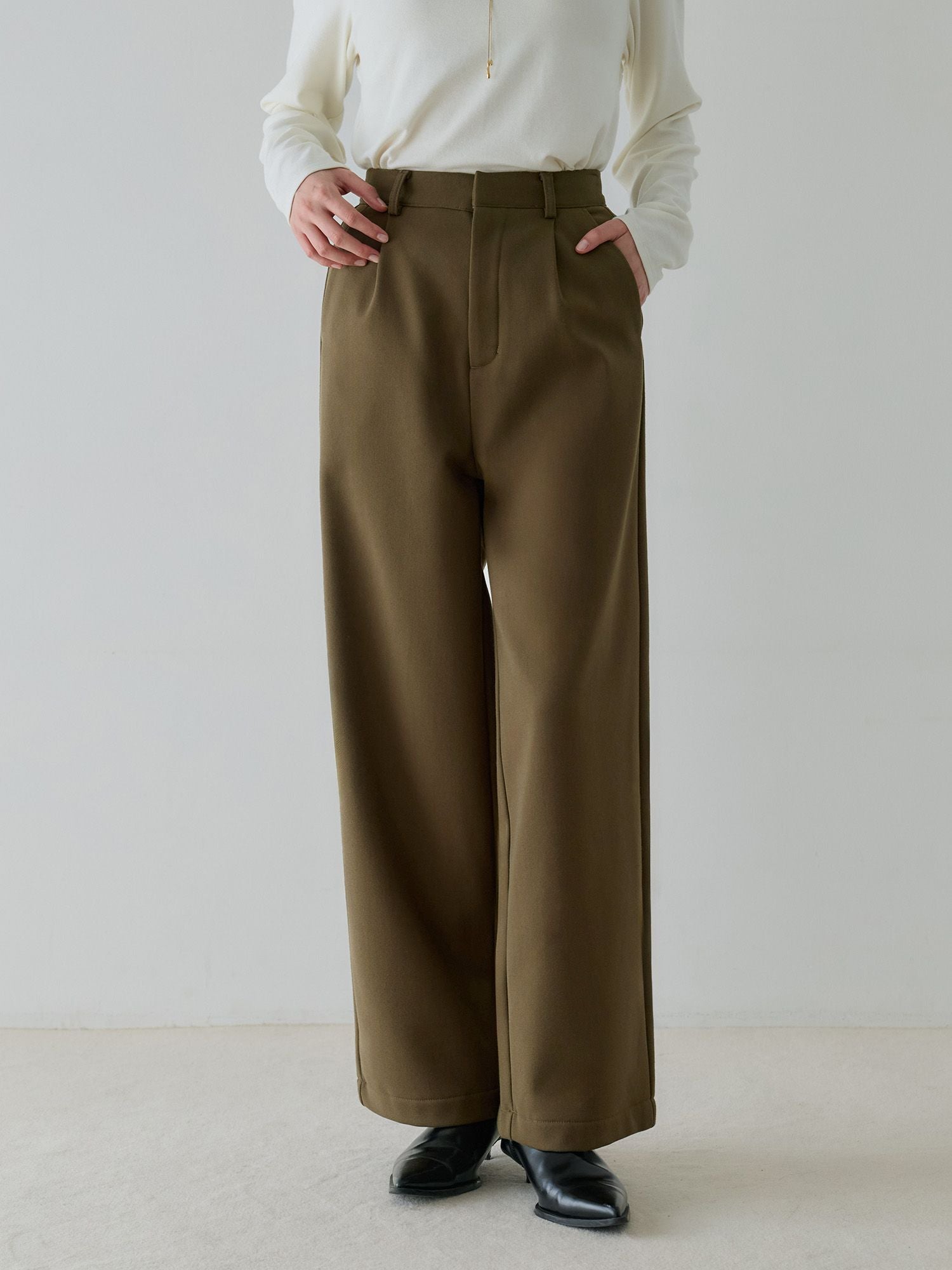 H168 B77 W60 H86 / 着用サイズ : サンプル