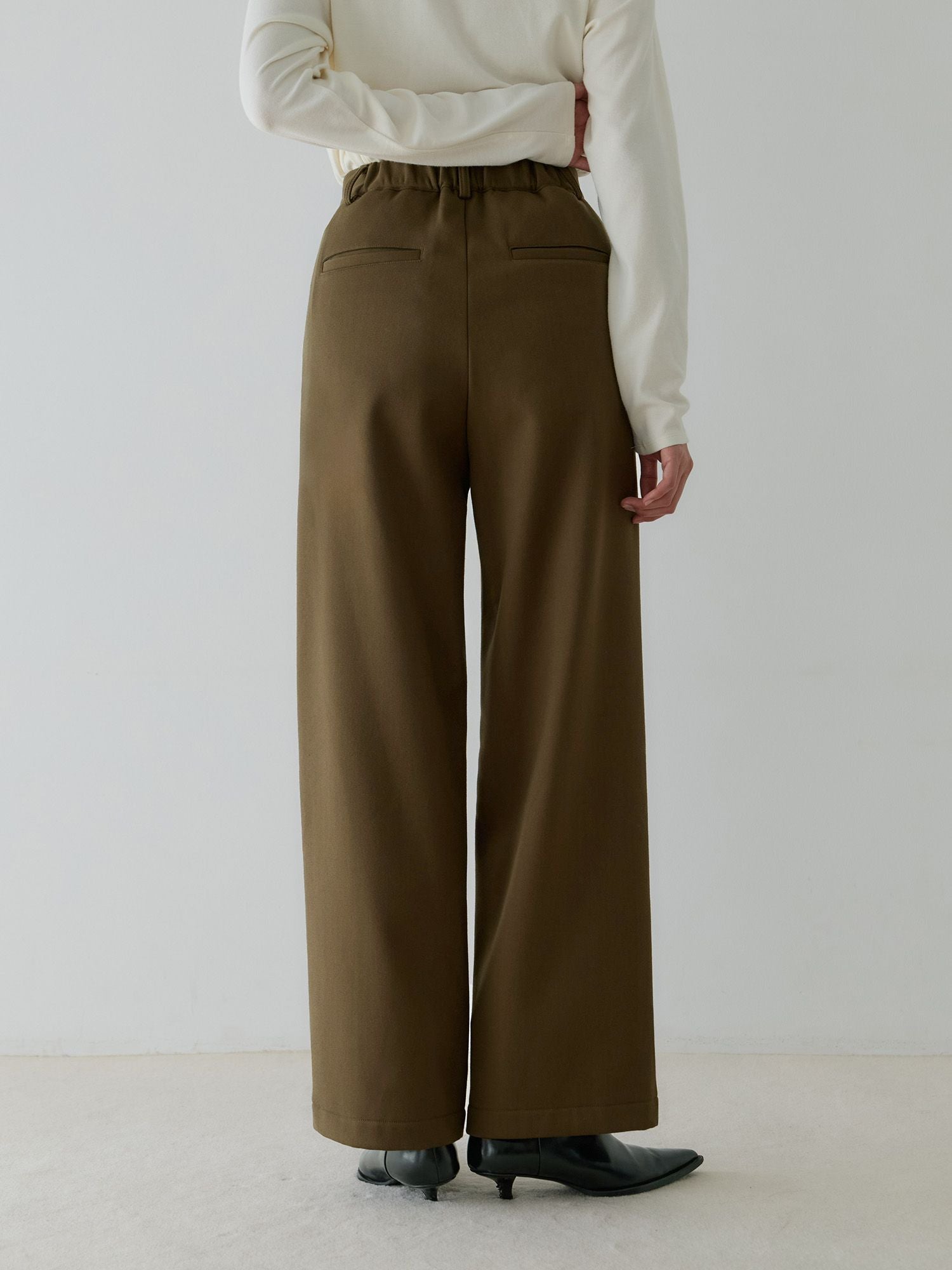 H168 B77 W60 H86 / 着用サイズ : サンプル