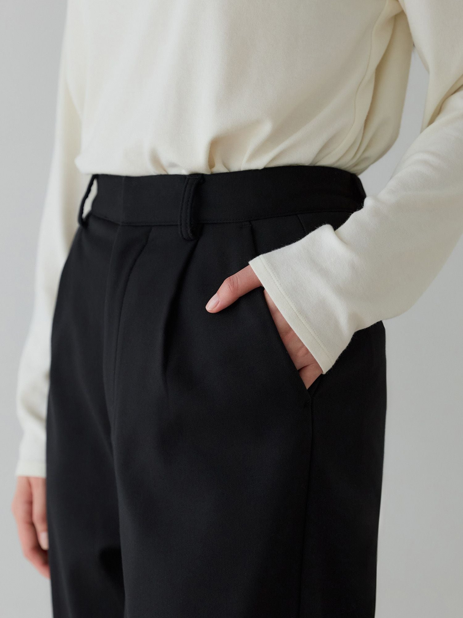 H168 B77 W60 H86 / 着用サイズ : サンプル