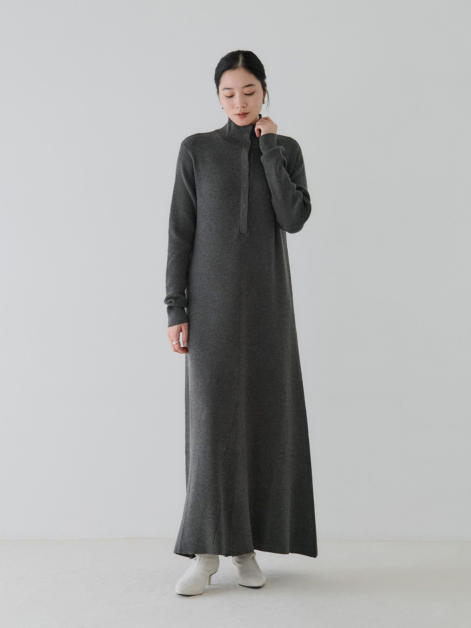 H168 B77 W60 H86 / 着用サイズ : size3