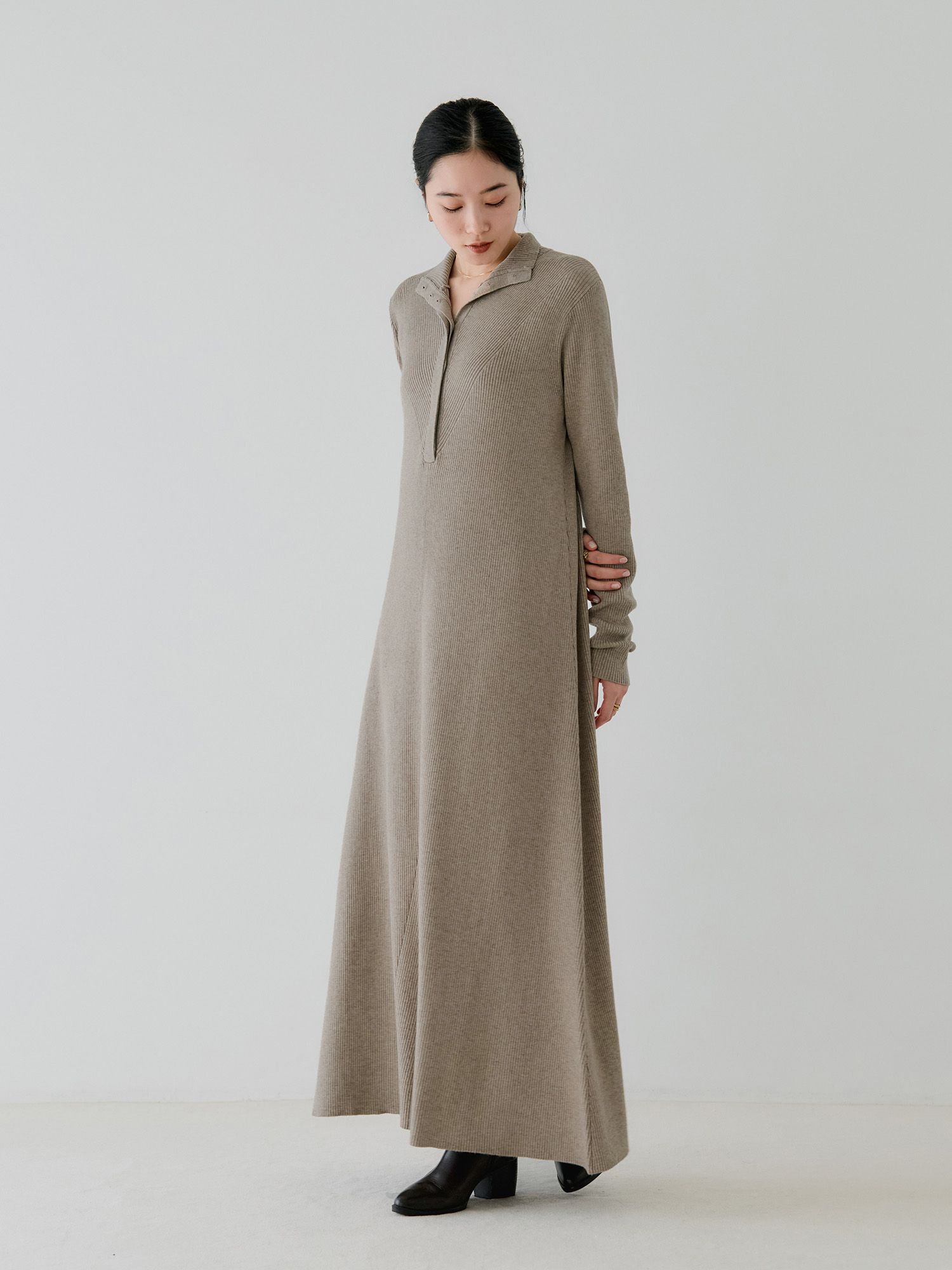 H168 B77 W60 H86 / 着用サイズ : size3