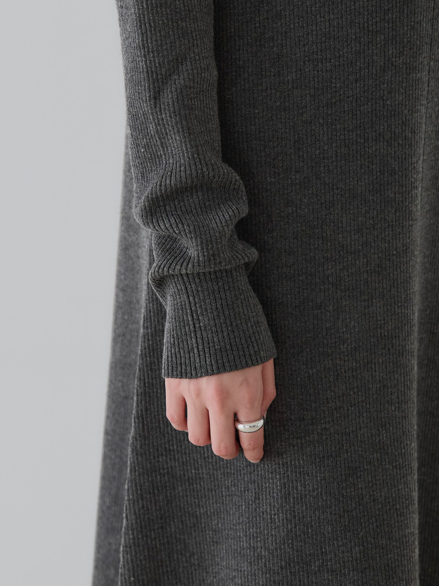 H168 B77 W60 H86 / 着用サイズ : size3