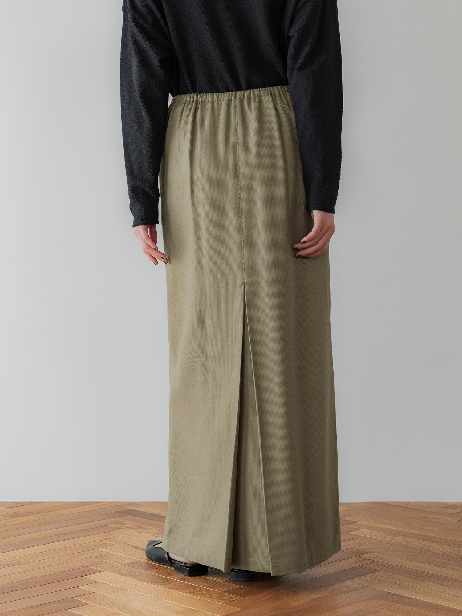 H168 B77 W60 H86 / 着用サイズ : サンプル