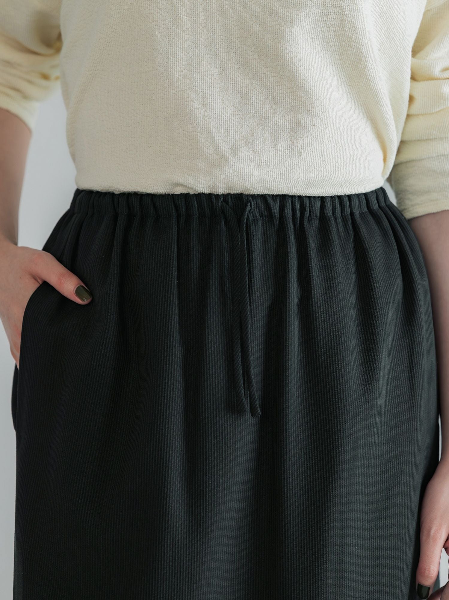 H168 B77 W60 H86 / 着用サイズ : サンプル