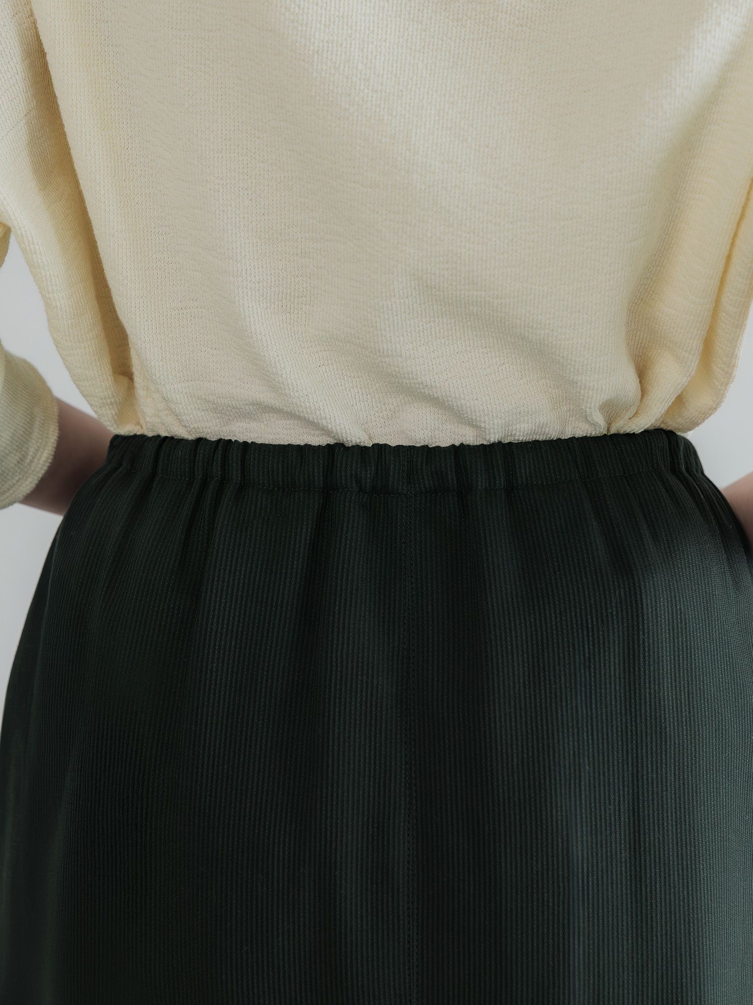 H168 B77 W60 H86 / 着用サイズ : サンプル