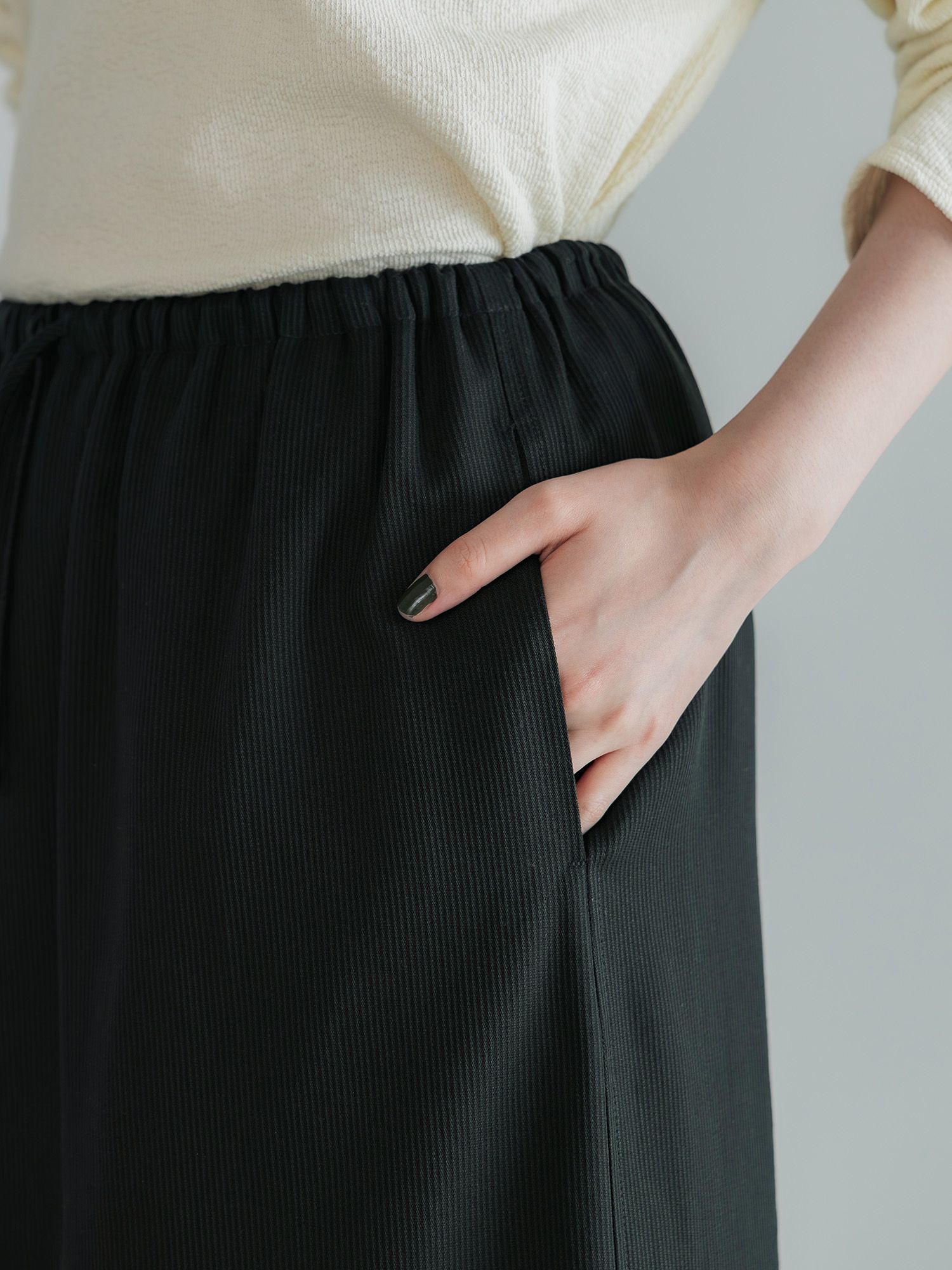 H168 B77 W60 H86 / 着用サイズ : サンプル