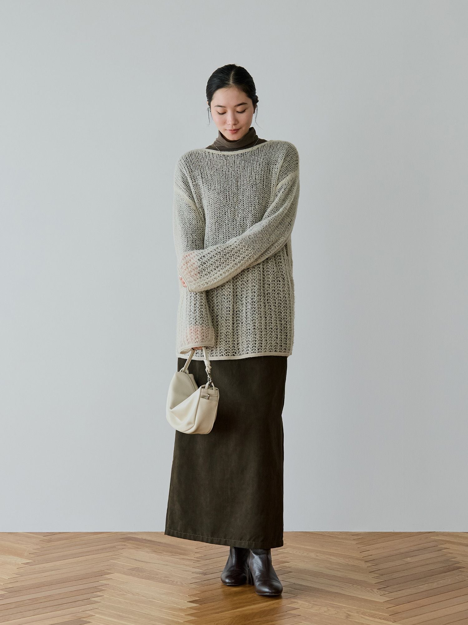 H168 B77 W60 H86 / 着用サイズ : サンプル