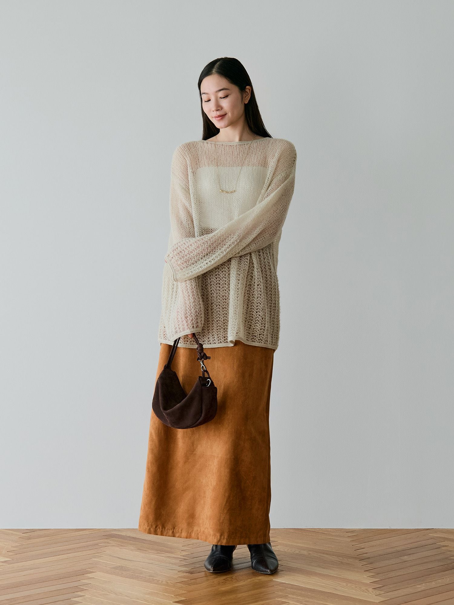 H168 B77 W60 H86 / 着用サイズ : サンプル