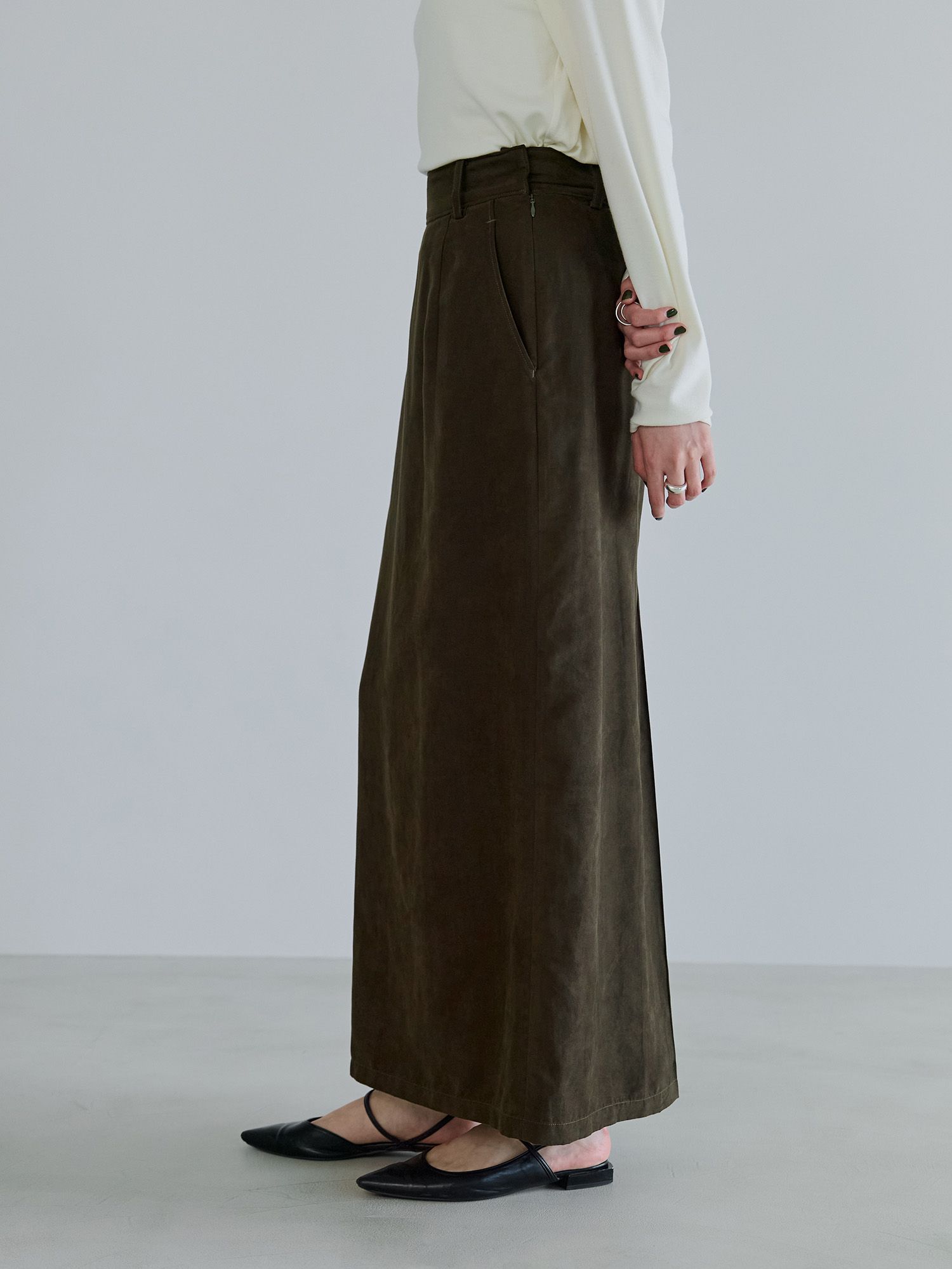 H168 B77 W60 H86 / 着用サイズ : サンプル