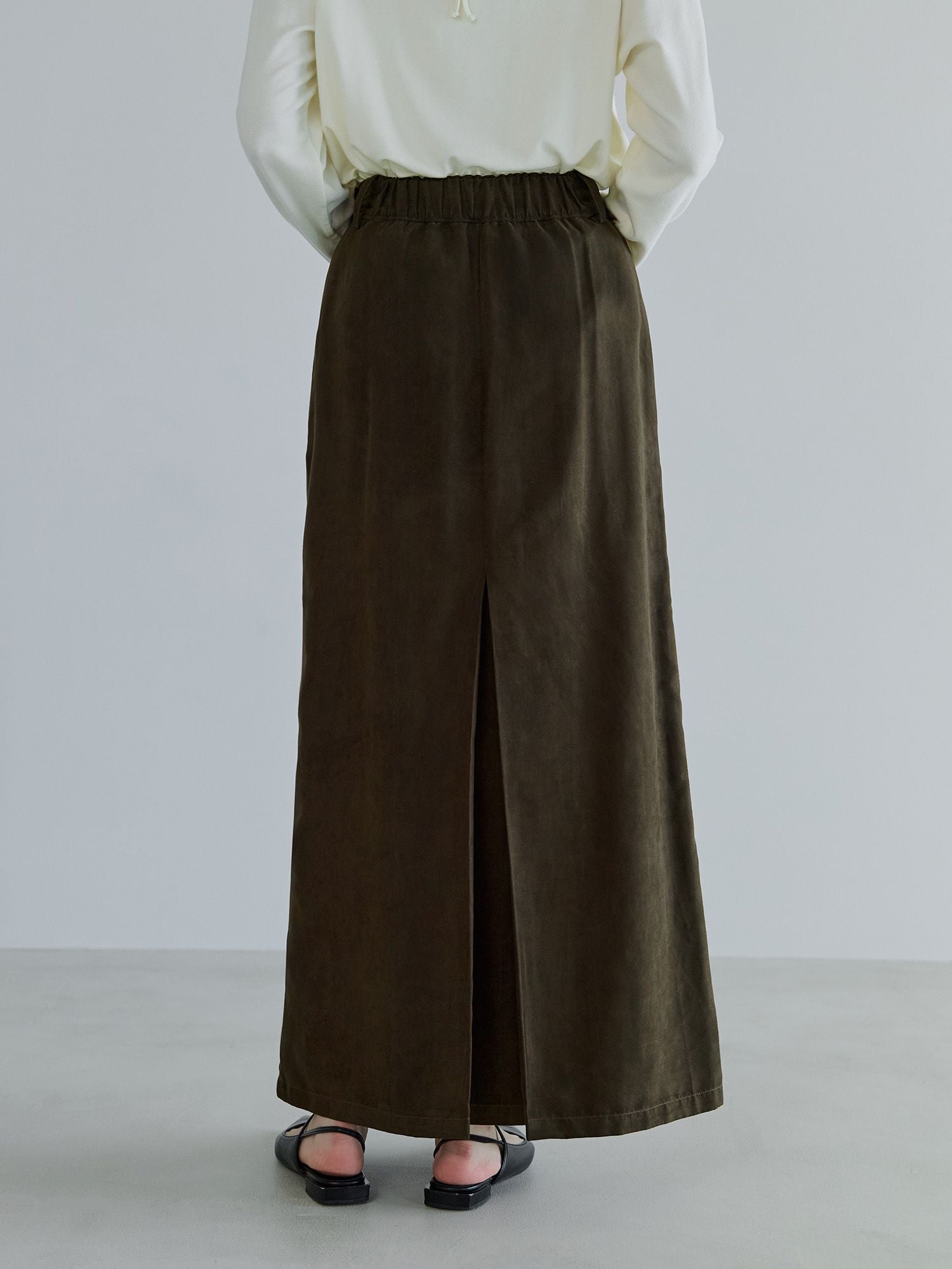 H168 B77 W60 H86 / 着用サイズ : サンプル