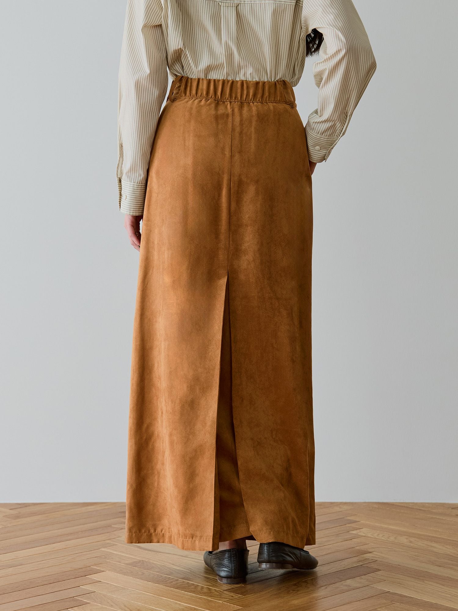 H168 B77 W60 H86 / 着用サイズ : サンプル