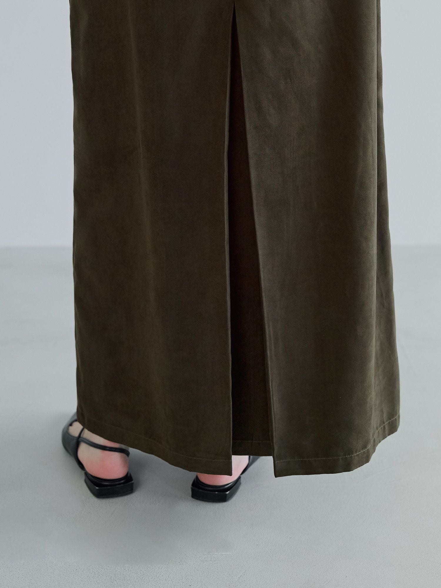 H168 B77 W60 H86 / 着用サイズ : サンプル