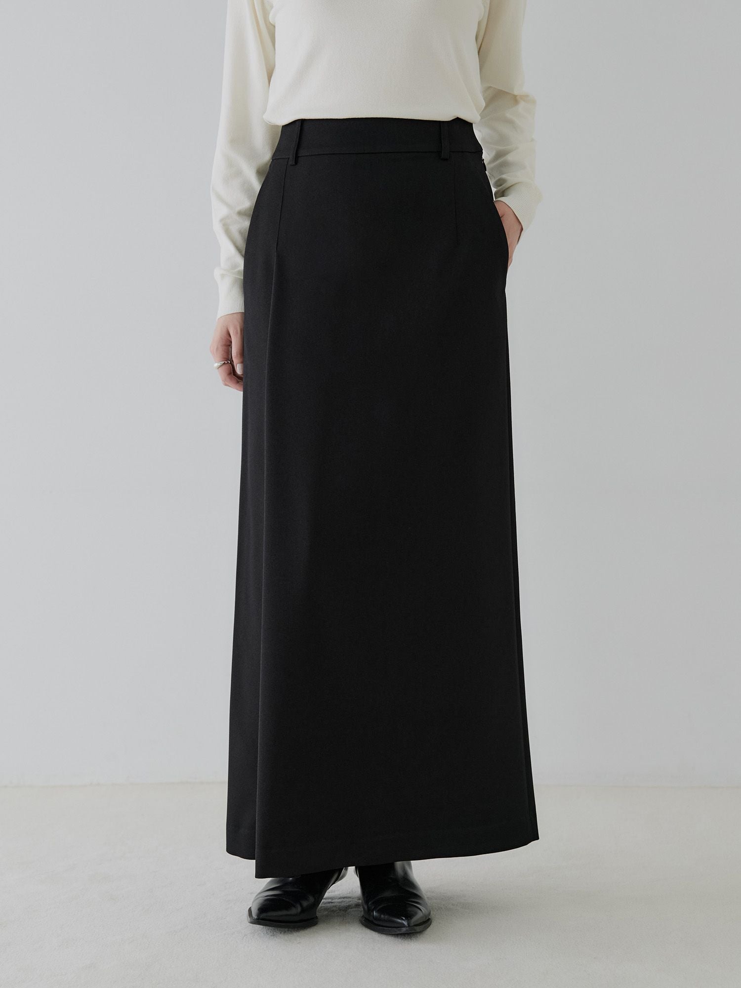 H168 B77 W60 H86 / 着用サイズ : サンプル