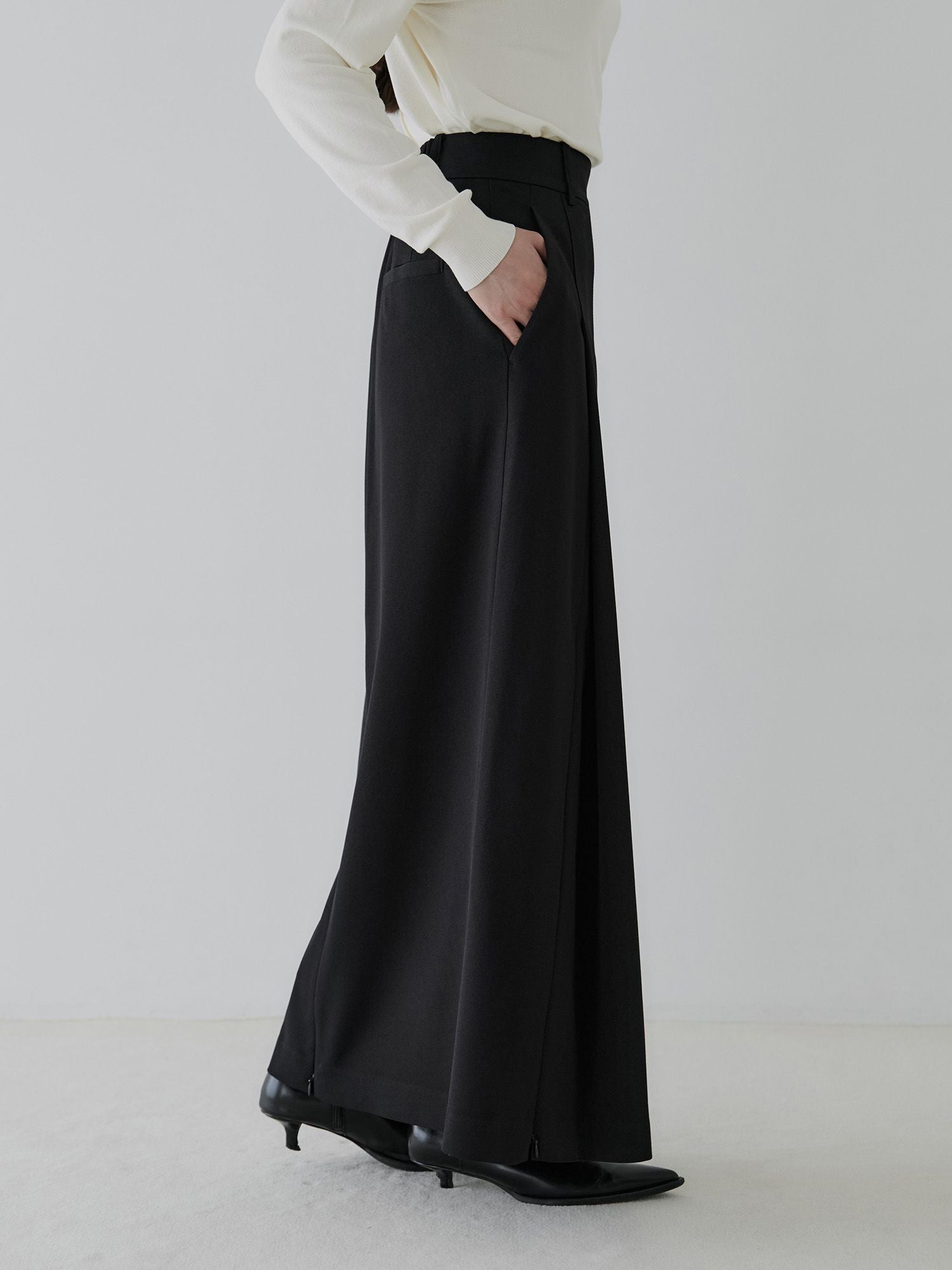 H168 B77 W60 H86 / 着用サイズ : サンプル