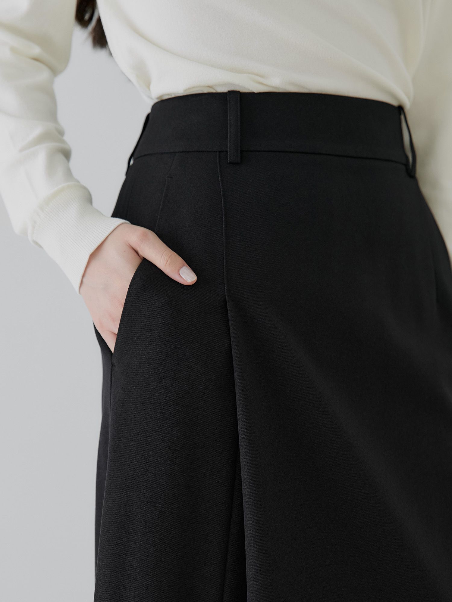 H168 B77 W60 H86 / 着用サイズ : サンプル