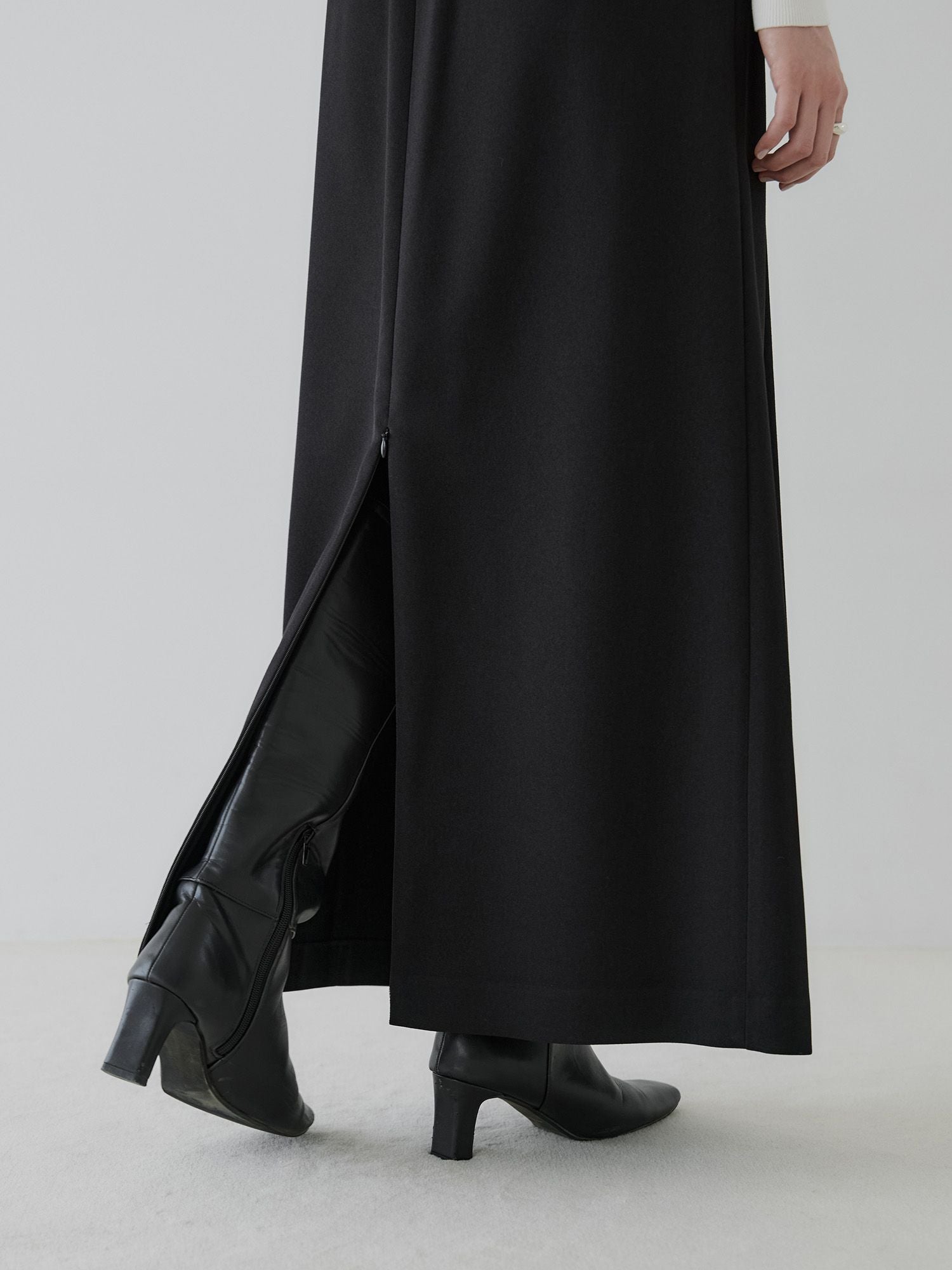 H168 B77 W60 H86 / 着用サイズ : サンプル