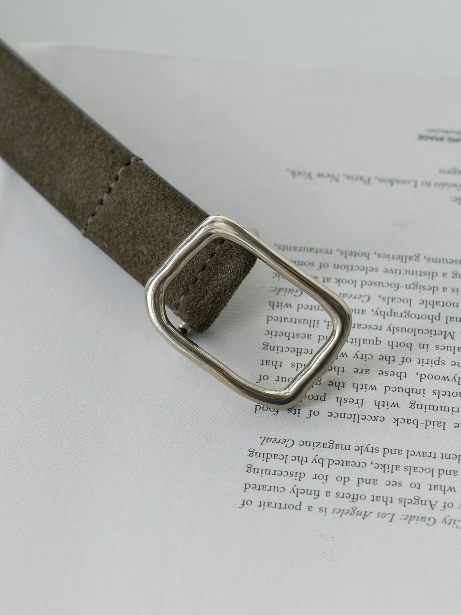 ボタンスタッズスウェードベルト