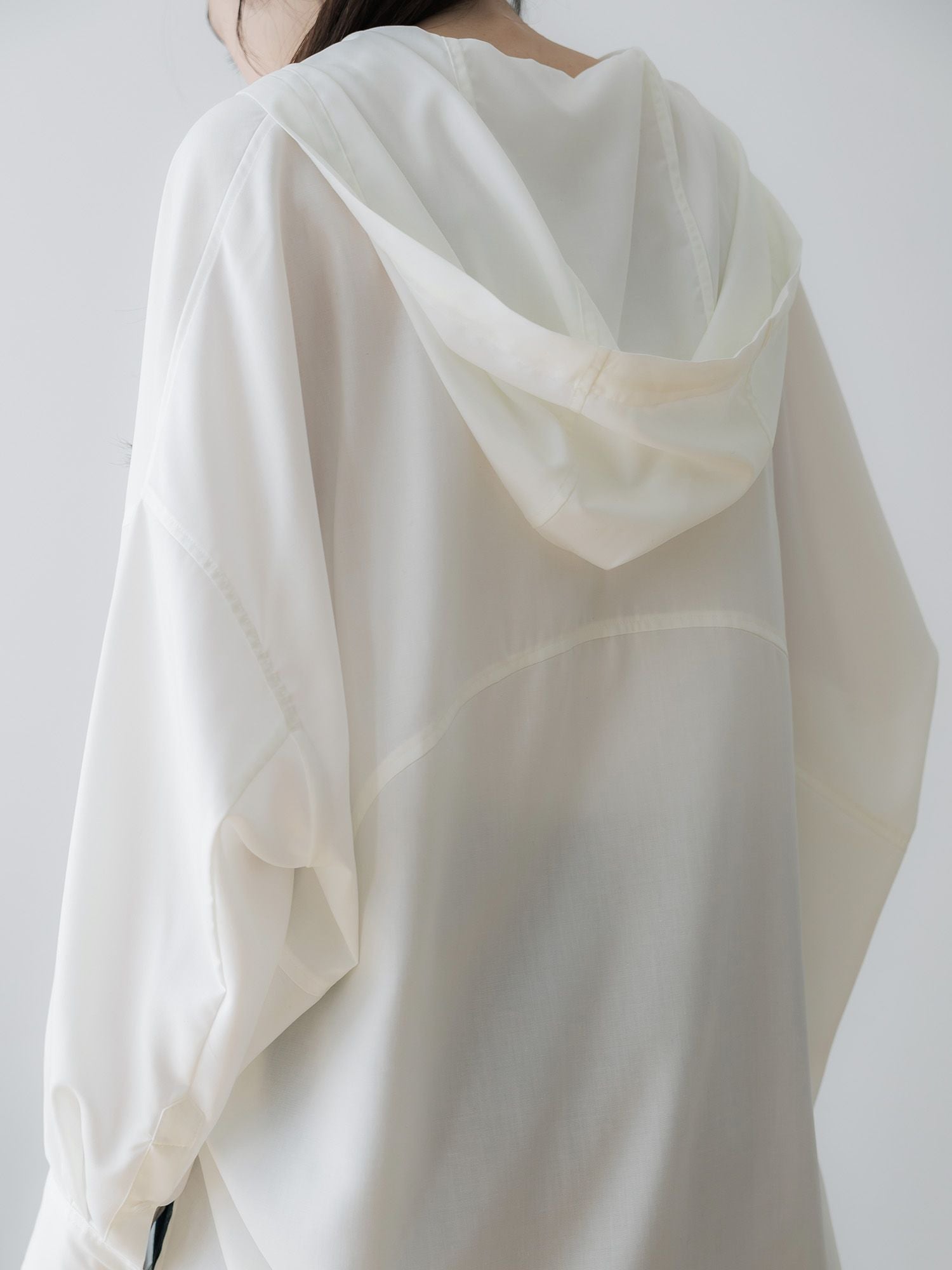 H172 B77 W56.5 H84.5 / 着用サイズ : size2