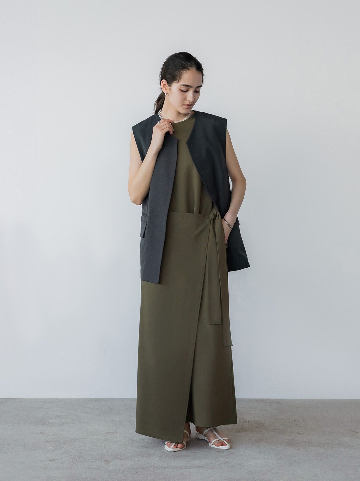 H167 B81 W57 H89 / 着用サイズ : size3