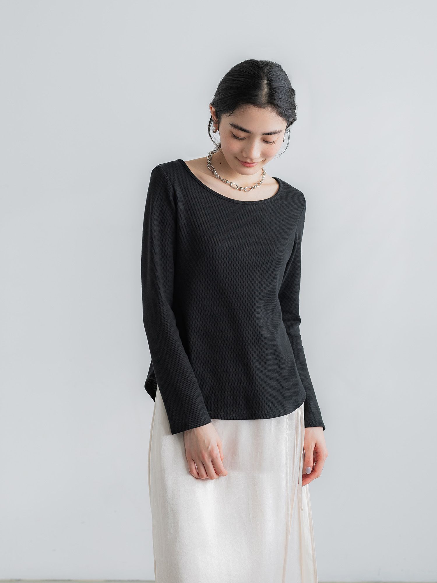 H172 B77 W56.5 H84.5 / 着用サイズ : size2