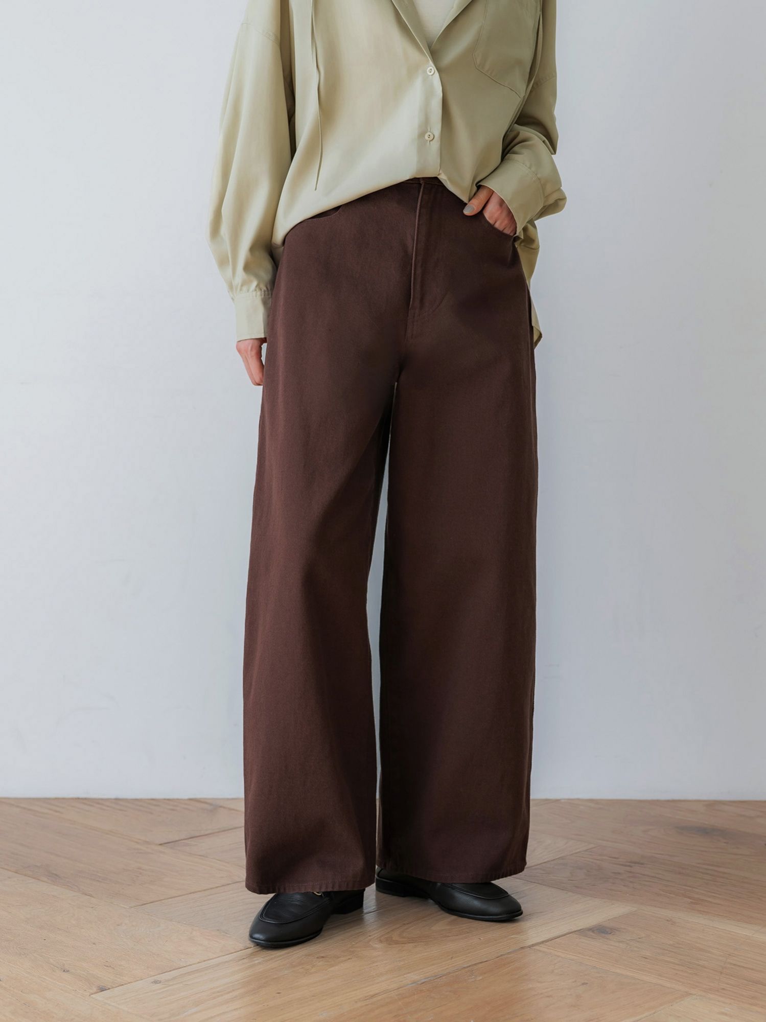 H172 B77 W56.5 H84.5 / 着用サイズ : サンプル